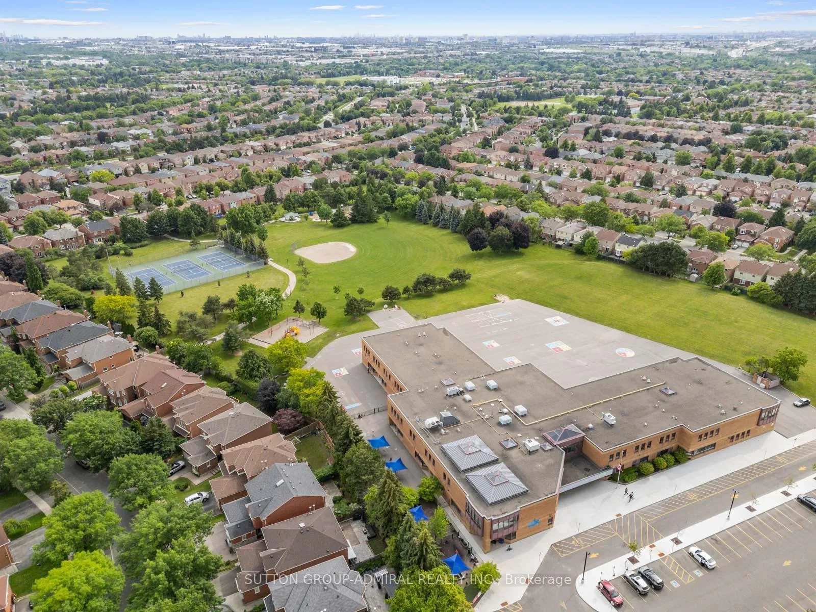 Photo 46 of 59 Zahavy Drive, Vaughan, Brownridge — HOMEH
