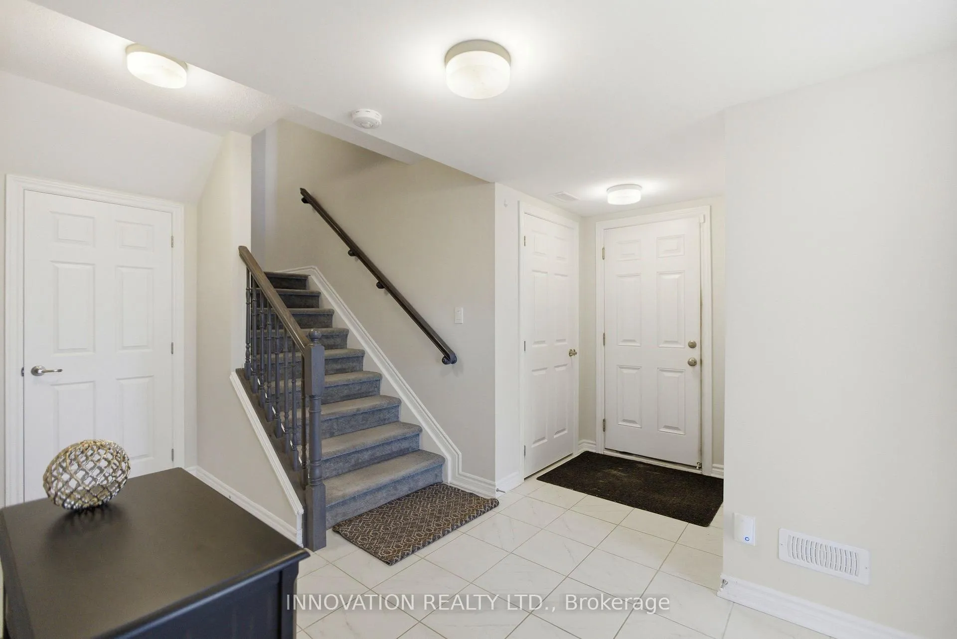 Photo 3 of 120 Kyanite Lane, Ottawa, Barrhaven - Heritage Park — HOMEH