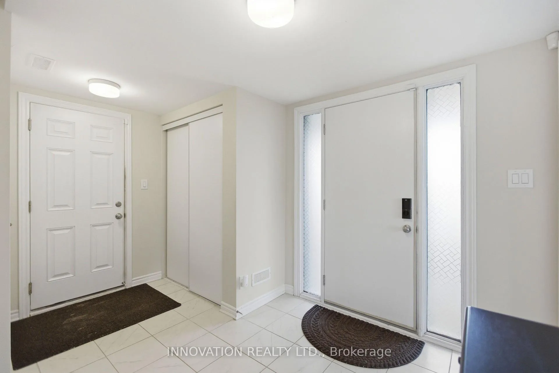 Photo 4 of 120 Kyanite Lane, Ottawa, Barrhaven - Heritage Park — HOMEH