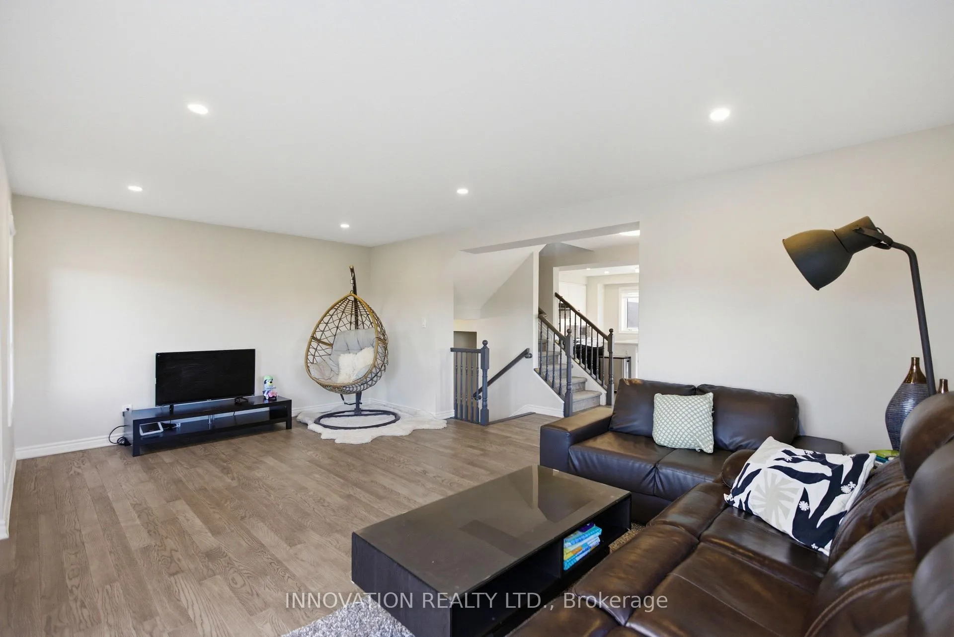 Photo 10 of 120 Kyanite Lane, Ottawa, Barrhaven - Heritage Park — HOMEH