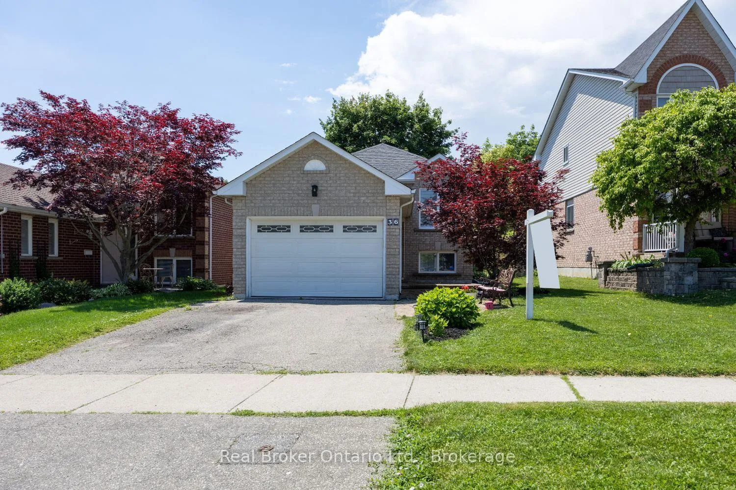 Photo 2 of 36 Apple Blossom Boulevard, Clarington, Bowmanville — HOMEH