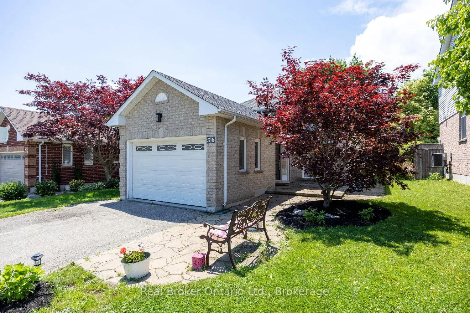 Photo 3 of 36 Apple Blossom Boulevard, Clarington, Bowmanville — HOMEH