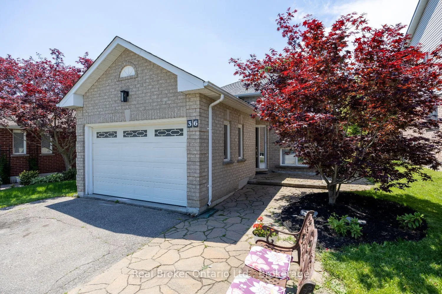 Photo 4 of 36 Apple Blossom Boulevard, Clarington, Bowmanville — HOMEH