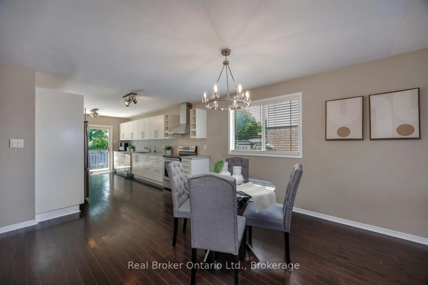 Photo 12 of 36 Apple Blossom Boulevard, Clarington, Bowmanville — HOMEH