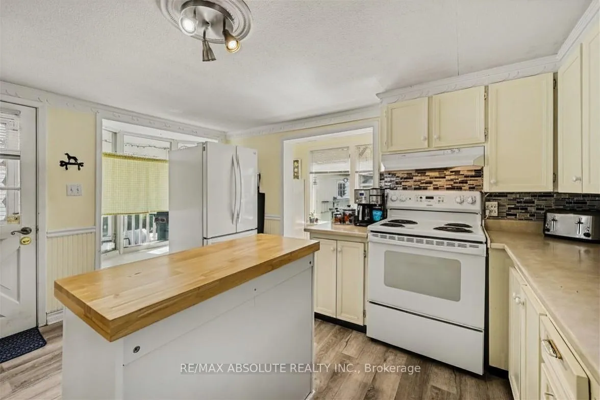 Photo 8 of 61 Tierney Street N, Arnprior, Arnprior — HOMEH