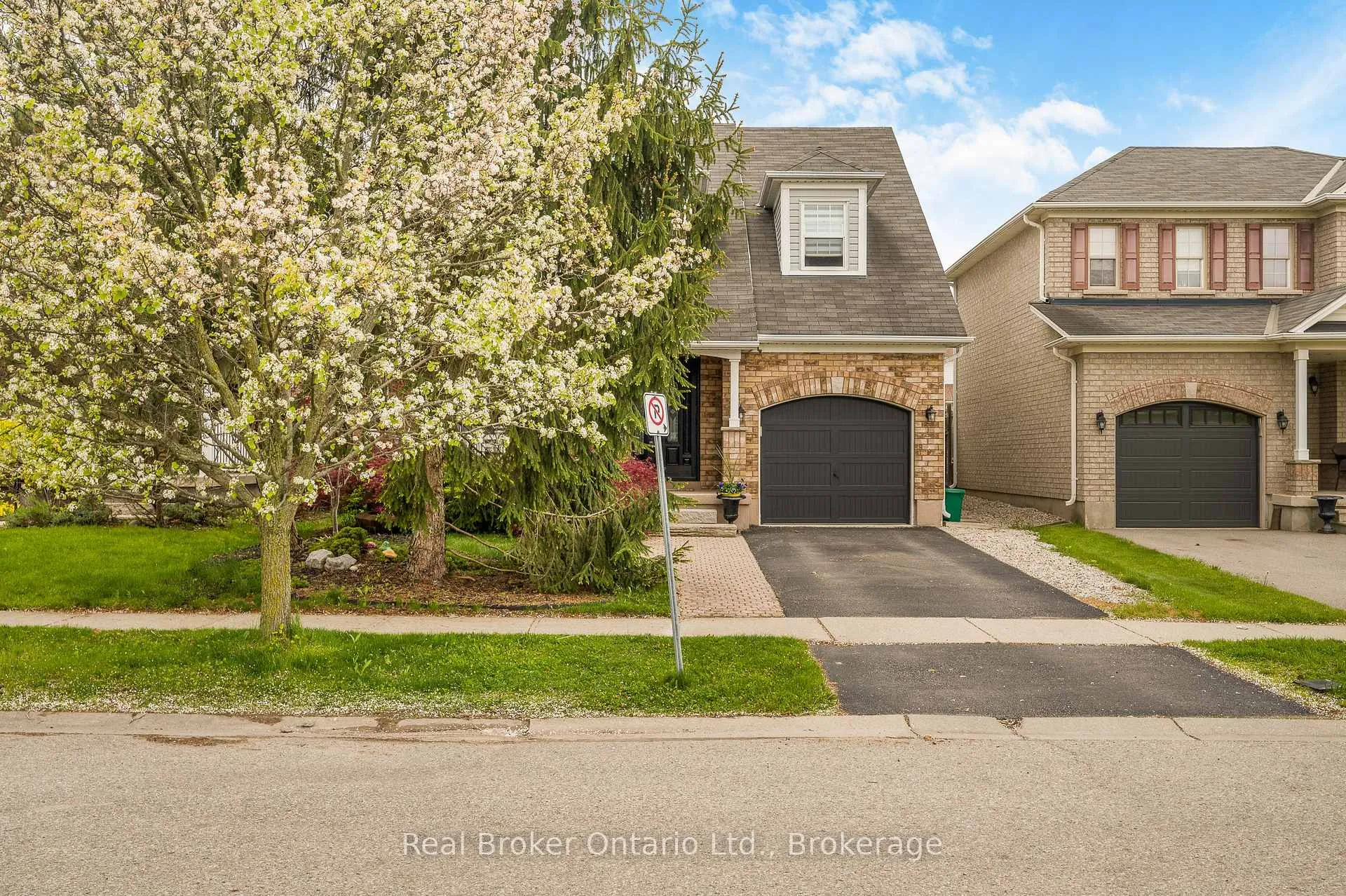 Photo 2 of 176 Osborn Avenue, Brantford — HOMEH