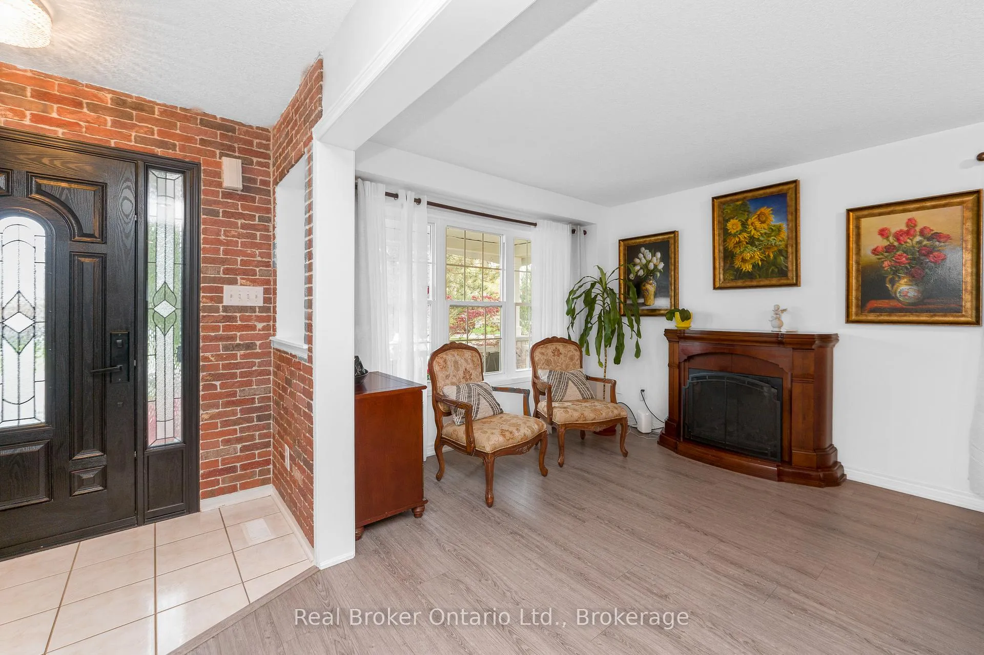 Photo 7 of 176 Osborn Avenue, Brantford — HOMEH