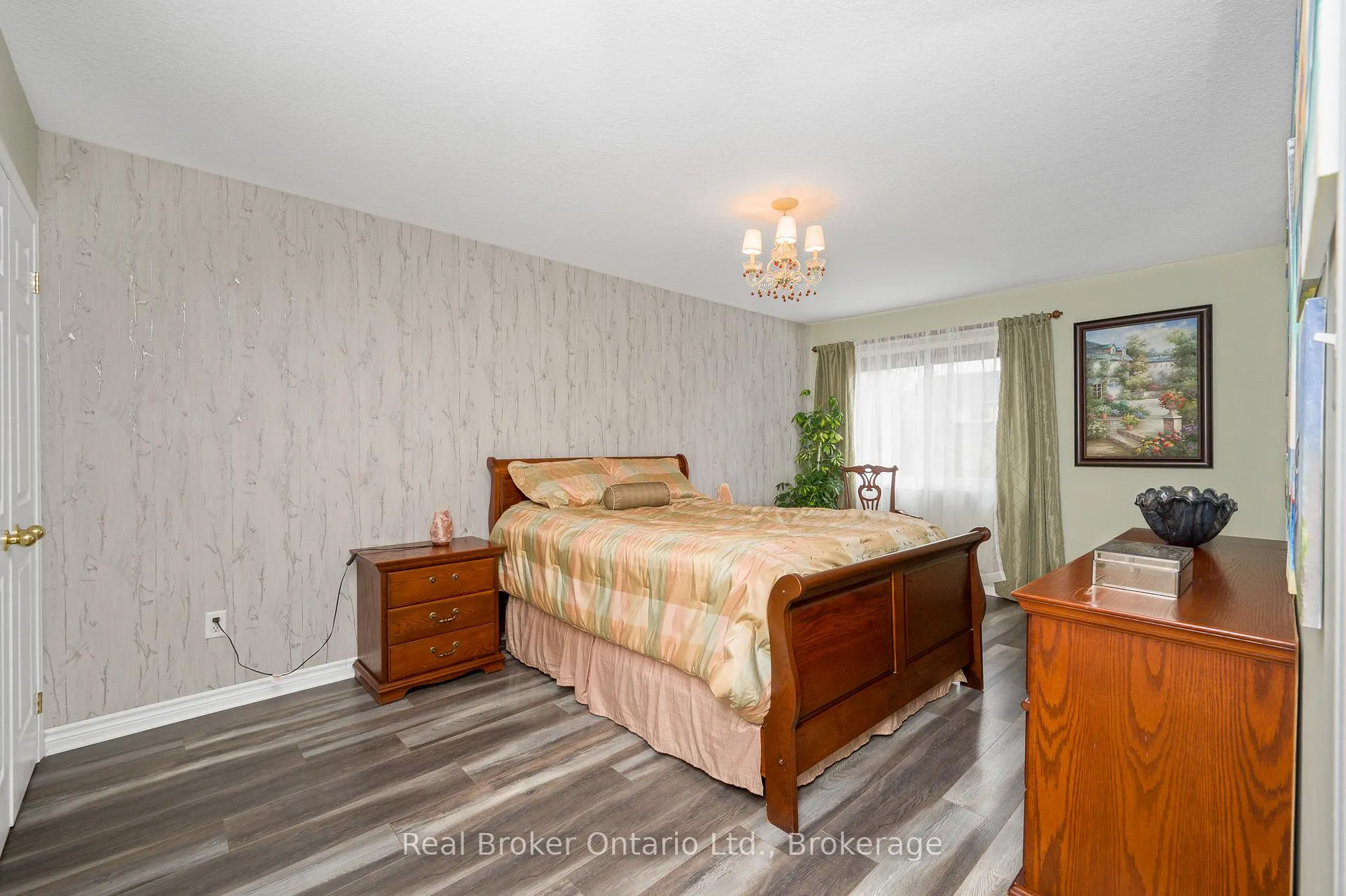 Photo 25 of 176 Osborn Avenue, Brantford — HOMEH