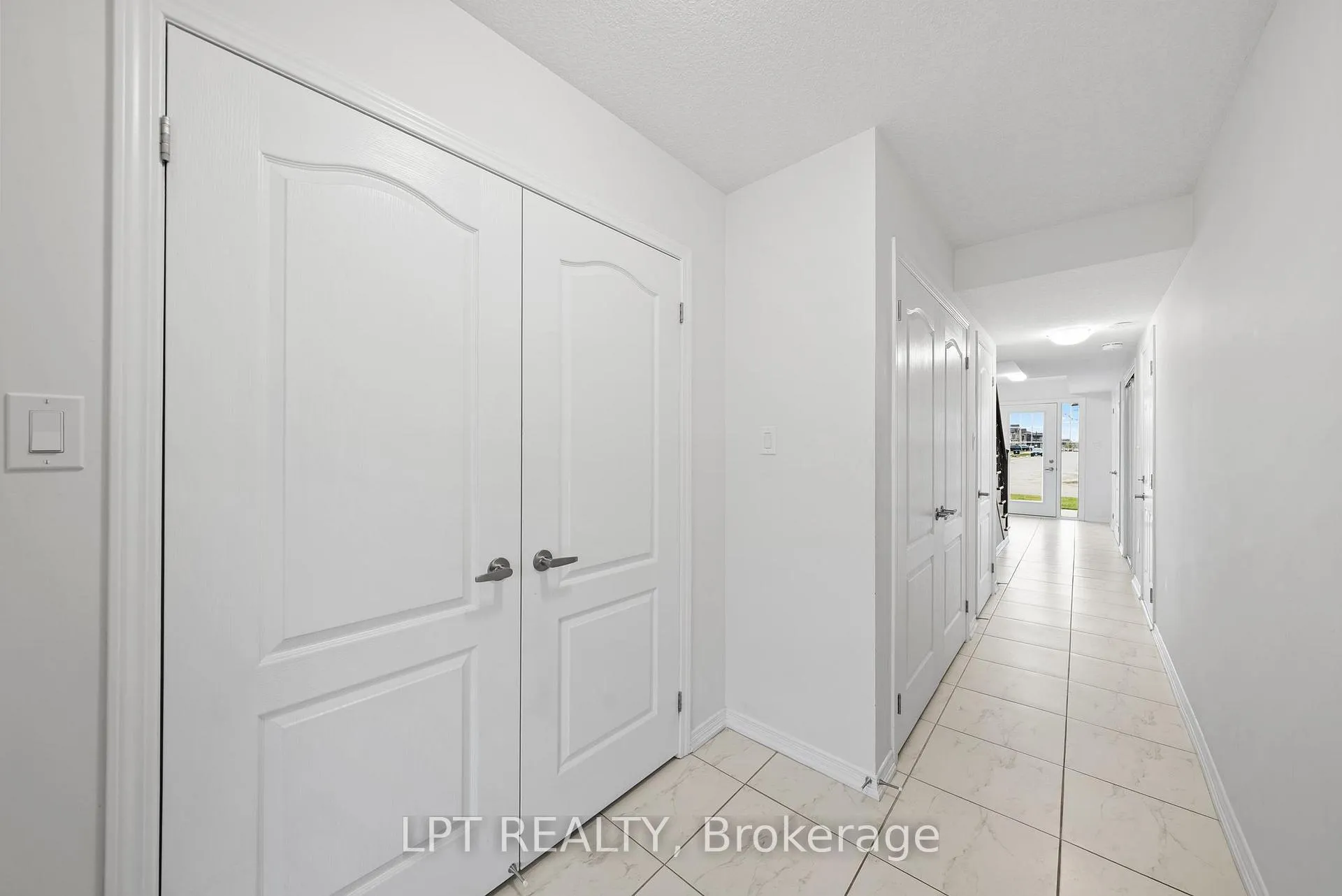 Photo 8 of 24 Bee Crescent, Brantford — HOMEH