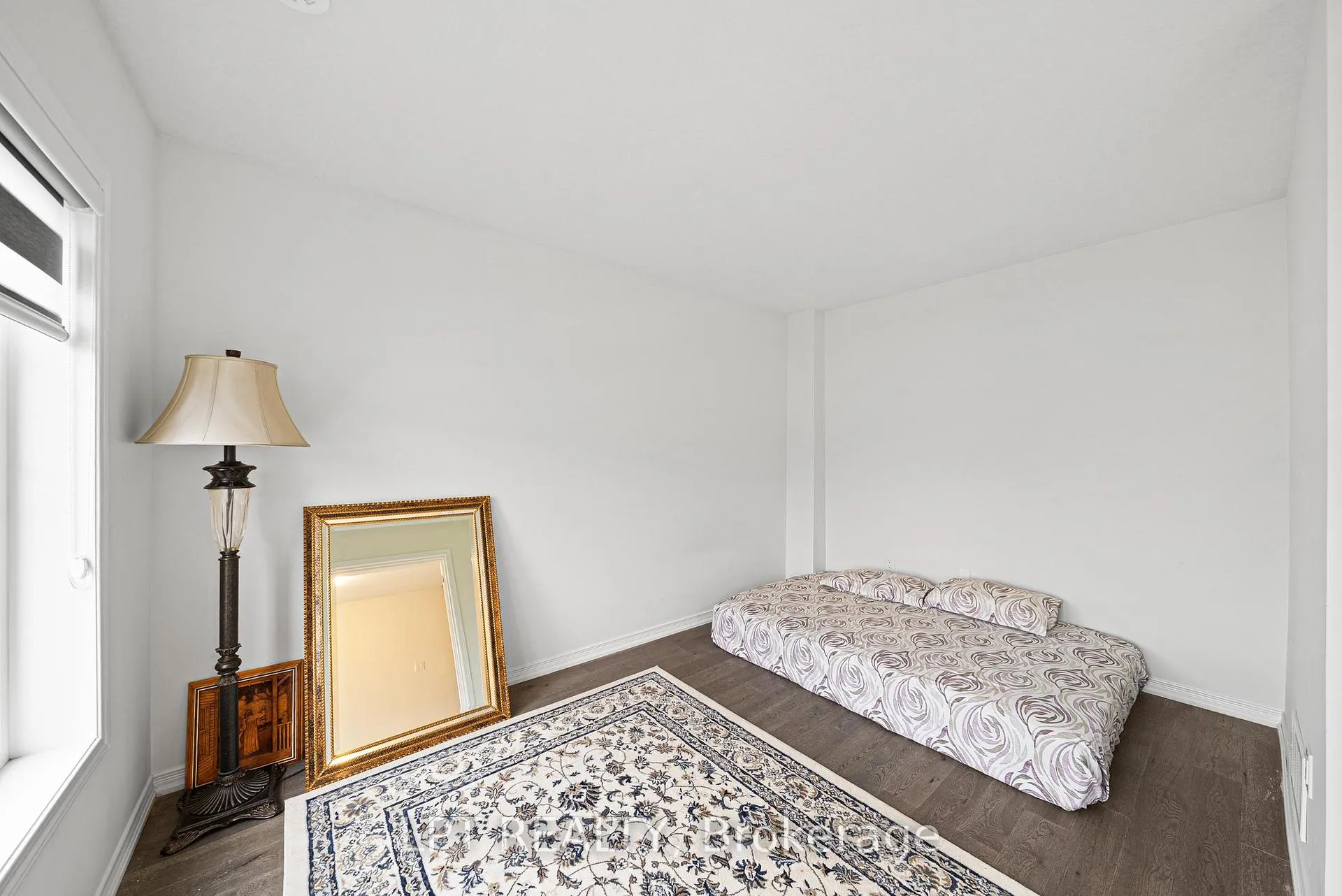 Photo 9 of 24 Bee Crescent, Brantford — HOMEH