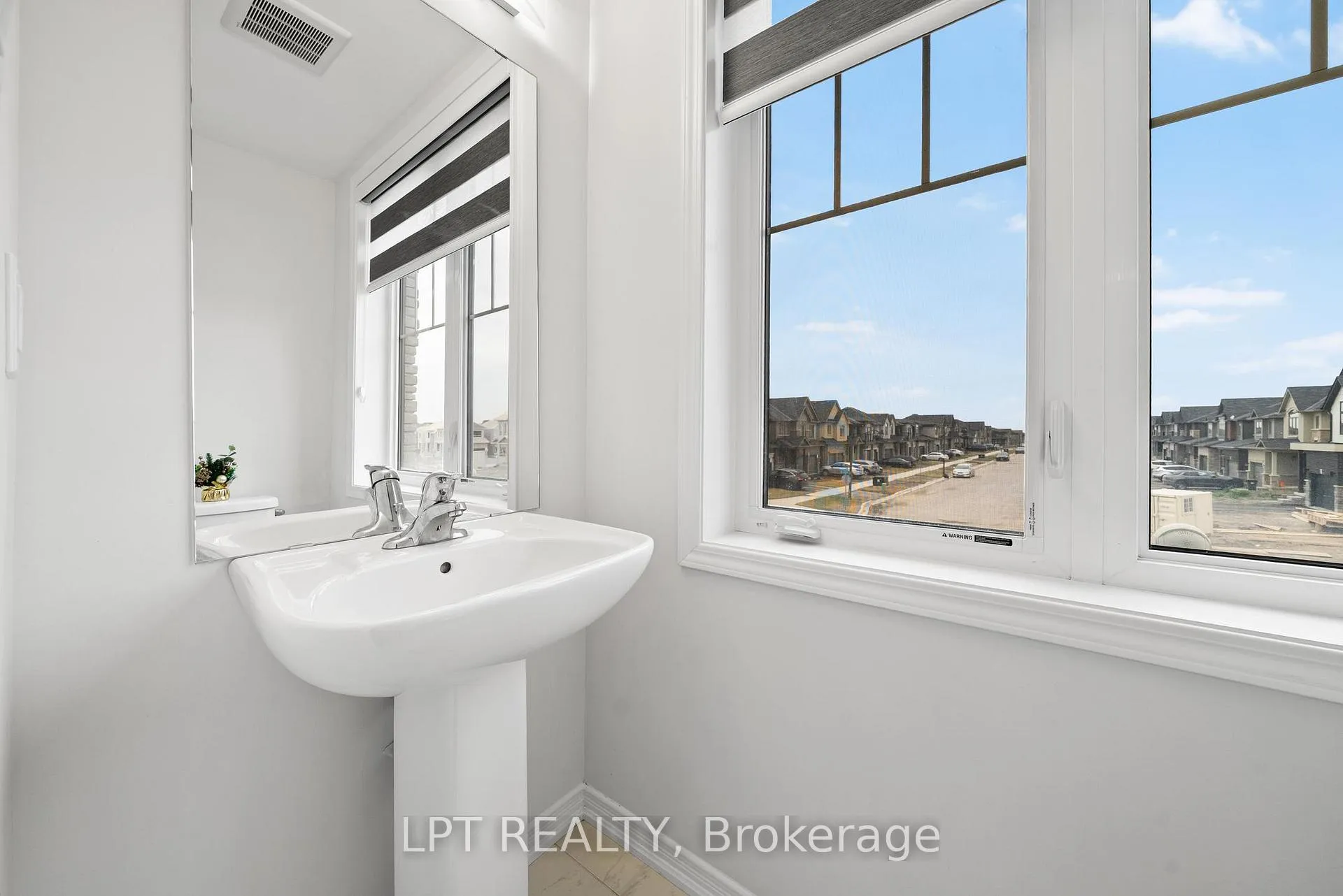 Photo 20 of 24 Bee Crescent, Brantford — HOMEH