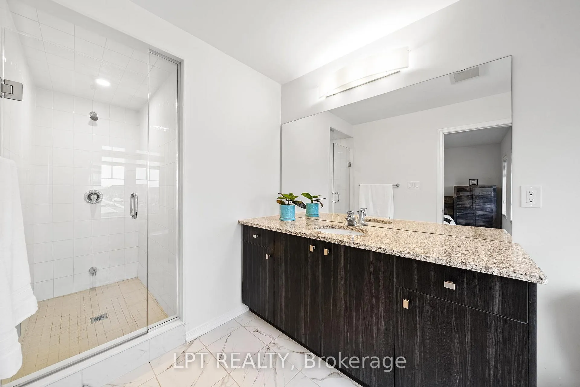 Photo 25 of 24 Bee Crescent, Brantford — HOMEH