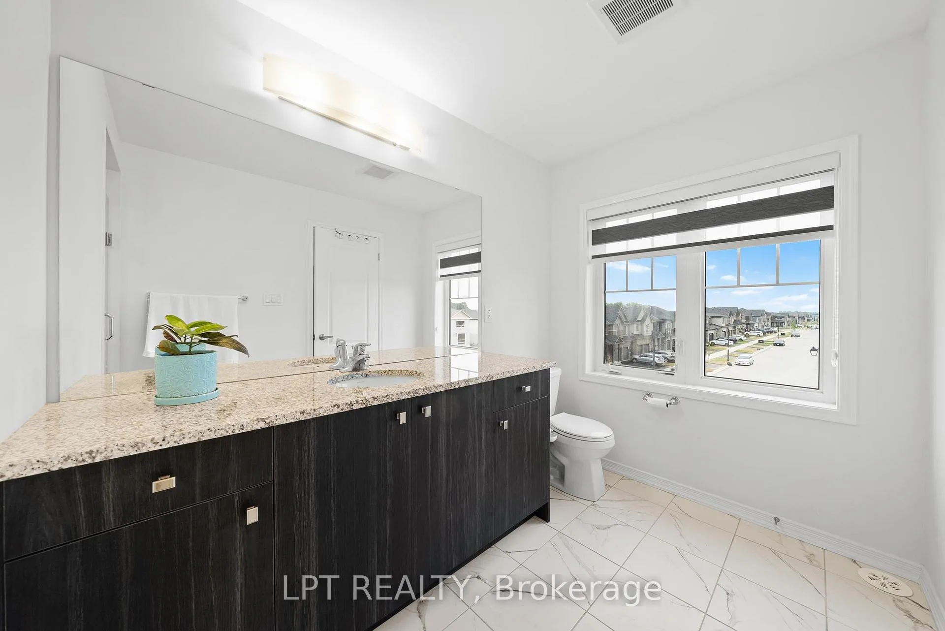 Photo 26 of 24 Bee Crescent, Brantford — HOMEH