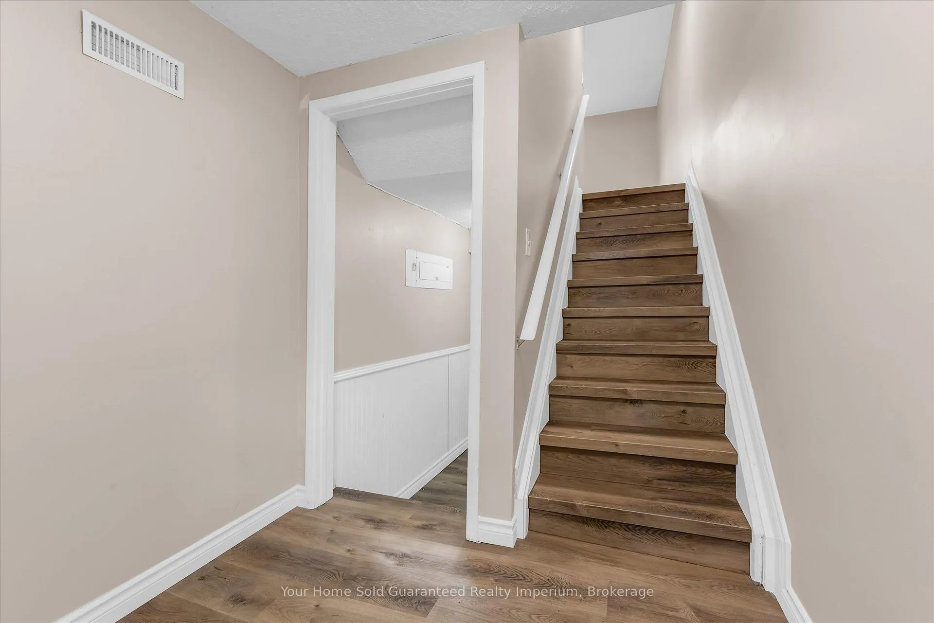 Photo 4 of Unit 44, 125 Bonaventure Drive, Hamilton, Gilbert — HOMEH