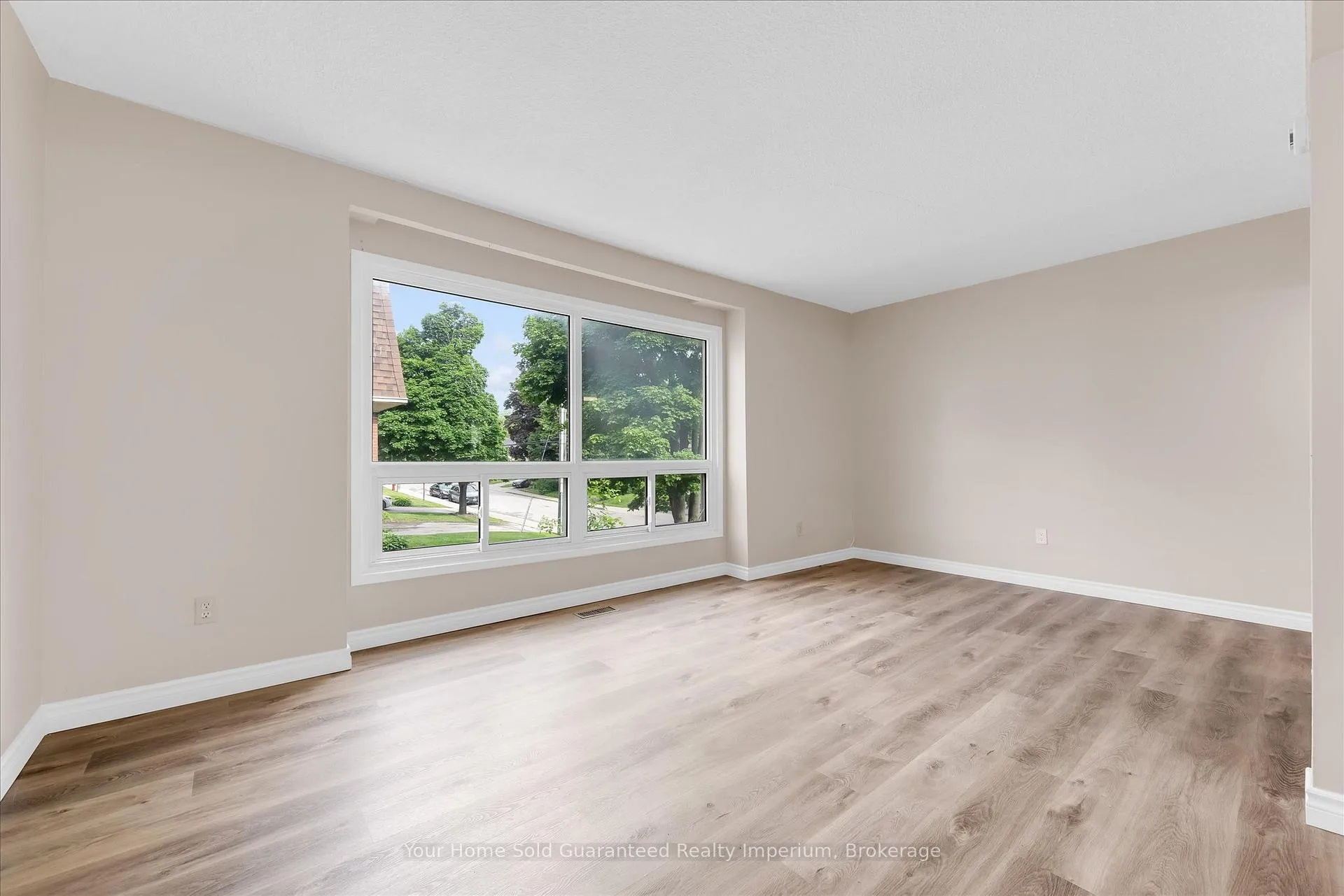 Photo 10 of Unit 44, 125 Bonaventure Drive, Hamilton, Gilbert — HOMEH
