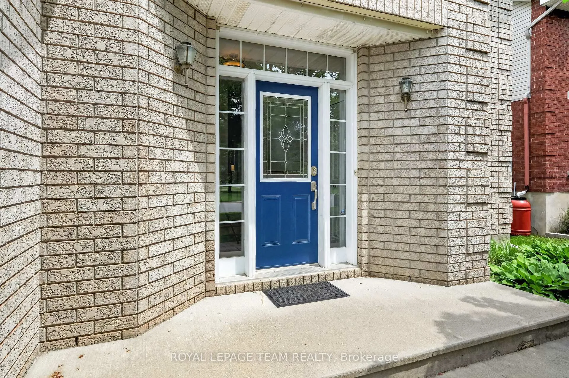 Photo 4 of 875 Giant Cedars Crescent, Ottawa, Riverside South/Gloucester Glen — HOMEH