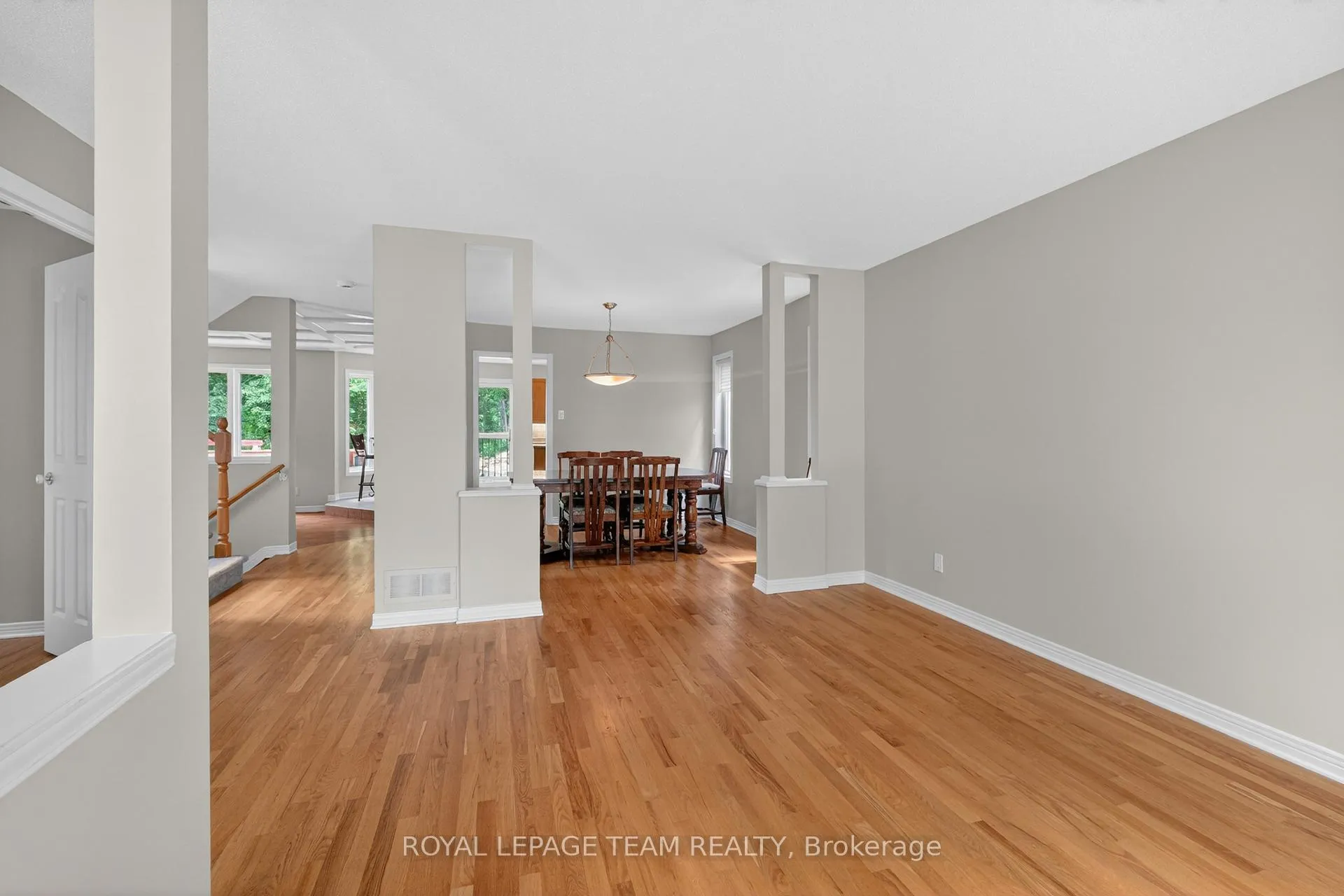Photo 9 of 875 Giant Cedars Crescent, Ottawa, Riverside South/Gloucester Glen — HOMEH