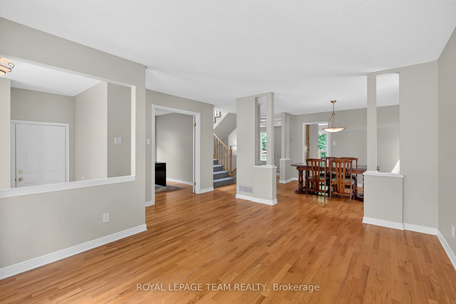 Photo 10 of 875 Giant Cedars Crescent, Ottawa, Riverside South/Gloucester Glen — HOMEH