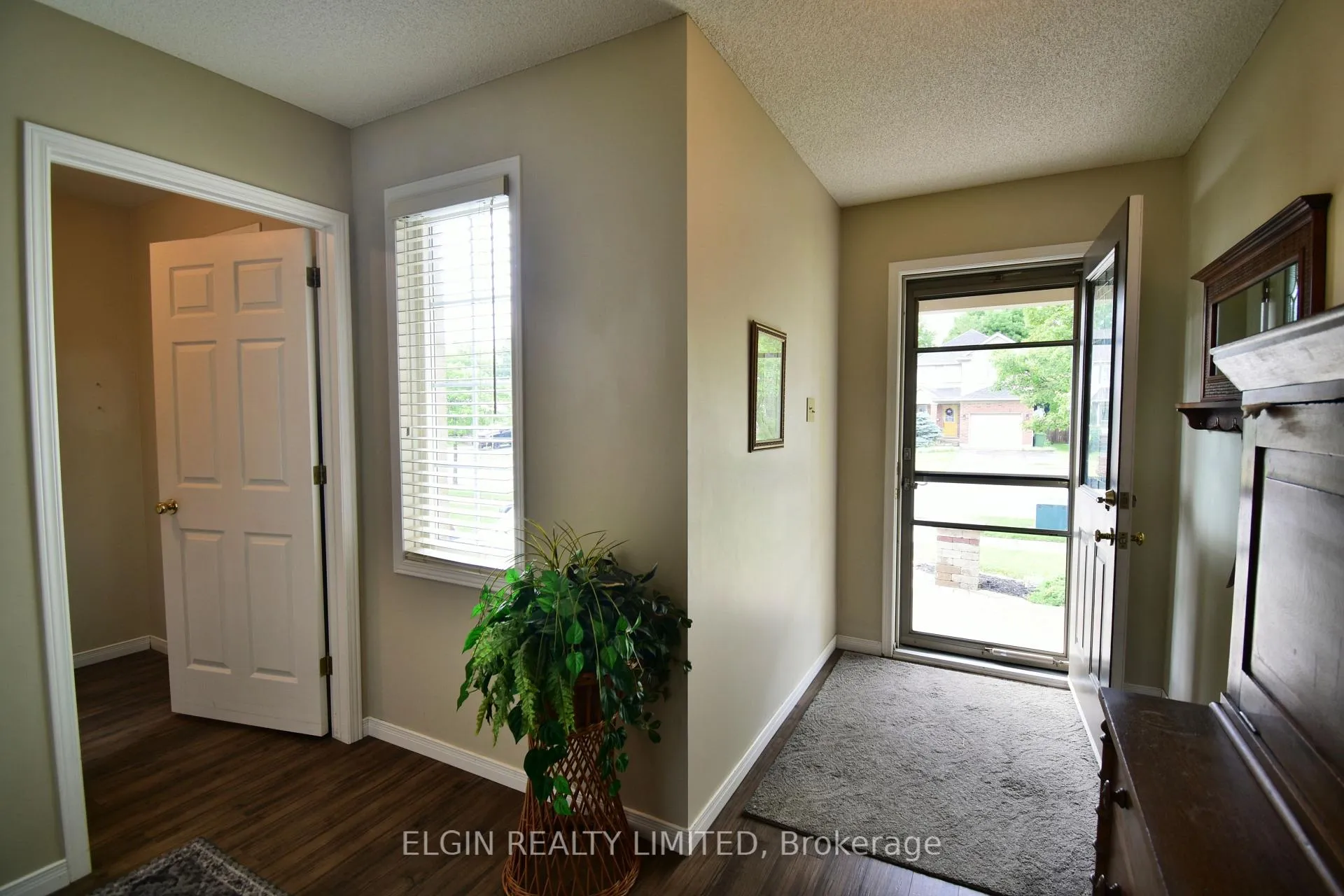 Photo 4 of 22 Axford Parkway, St. Thomas — HOMEH