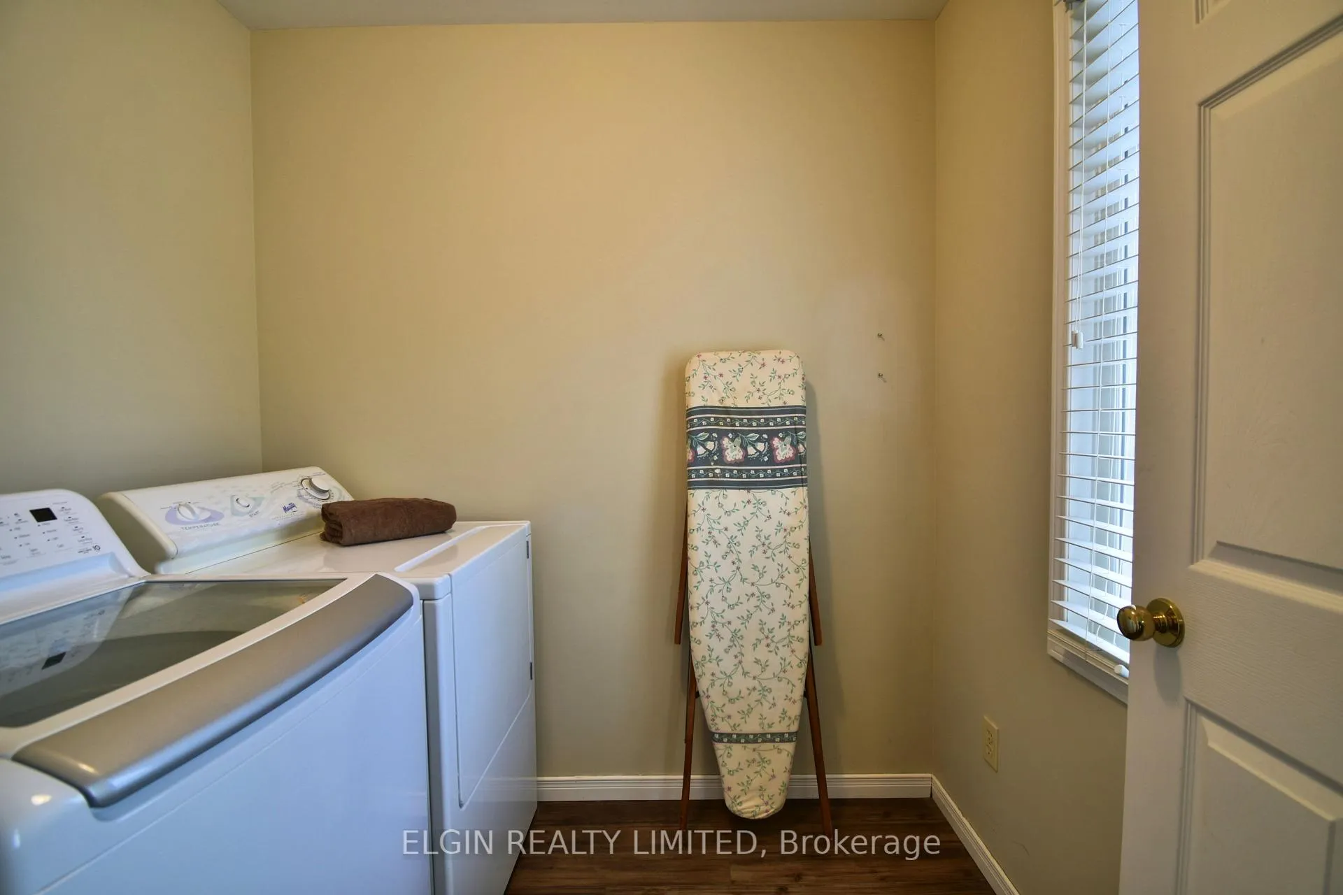 Photo 6 of 22 Axford Parkway, St. Thomas — HOMEH