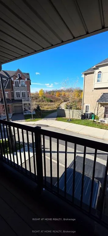 Photo 3 of 27 Shiff Crescent, Brampton, Heart Lake East — HOMEH