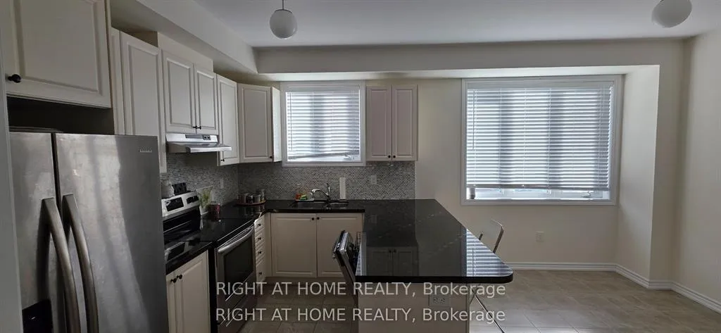 Photo 6 of 27 Shiff Crescent, Brampton, Heart Lake East — HOMEH