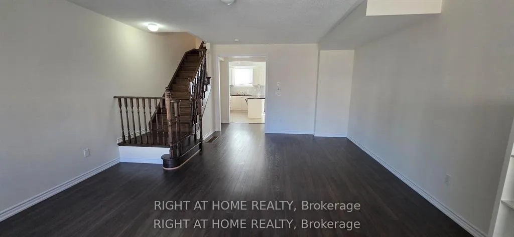 Photo 8 of 27 Shiff Crescent, Brampton, Heart Lake East — HOMEH