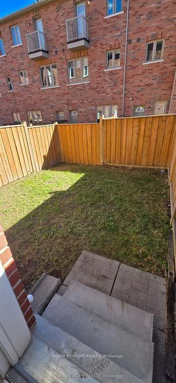 Photo 13 of 27 Shiff Crescent, Brampton, Heart Lake East — HOMEH