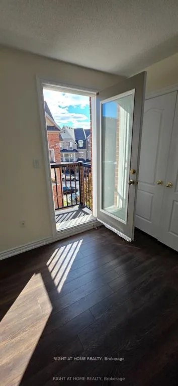 Photo 17 of 27 Shiff Crescent, Brampton, Heart Lake East — HOMEH