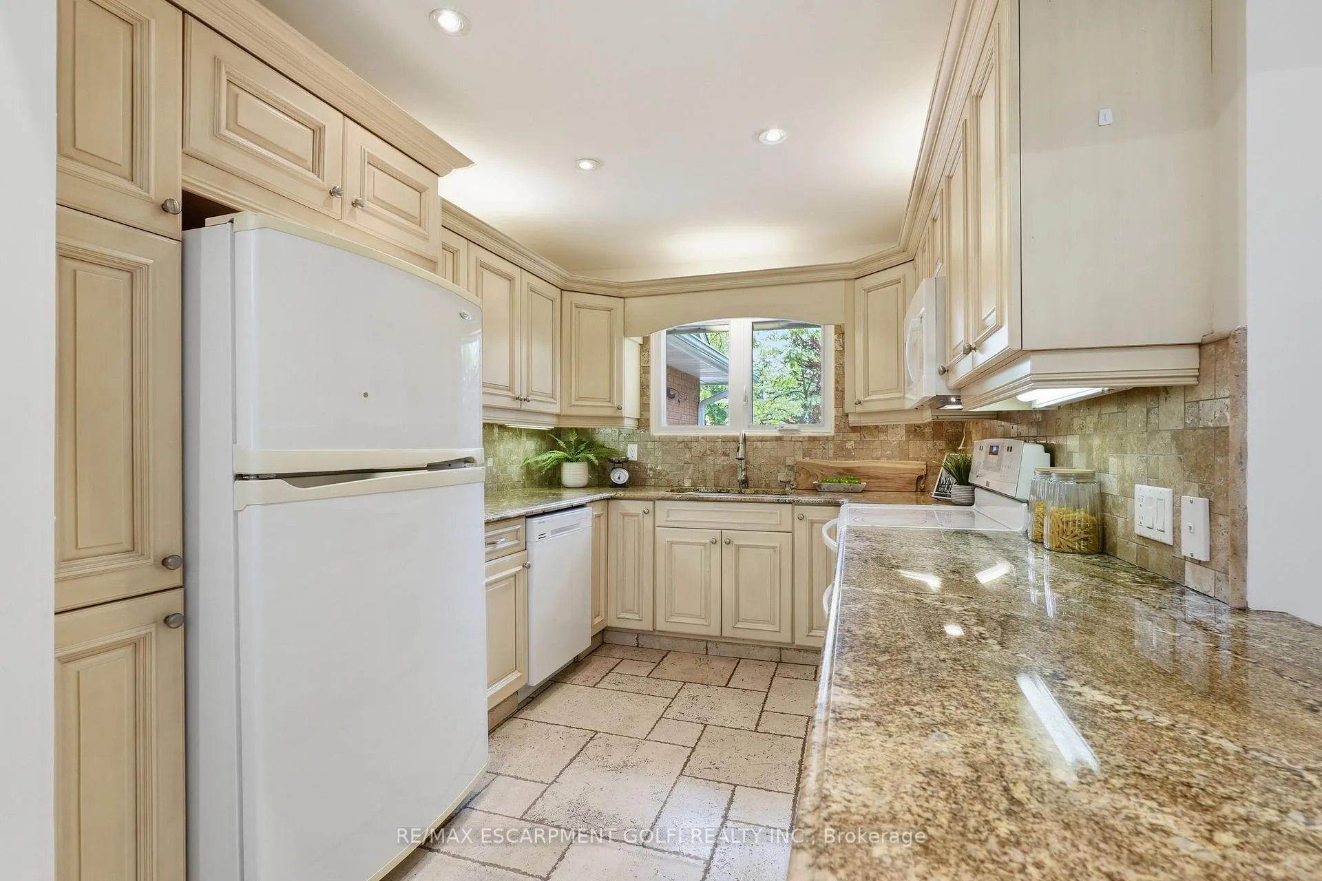 Photo 14 of Unit 7, 375 Book Road, Grimsby, Grimsby Beach — HOMEH