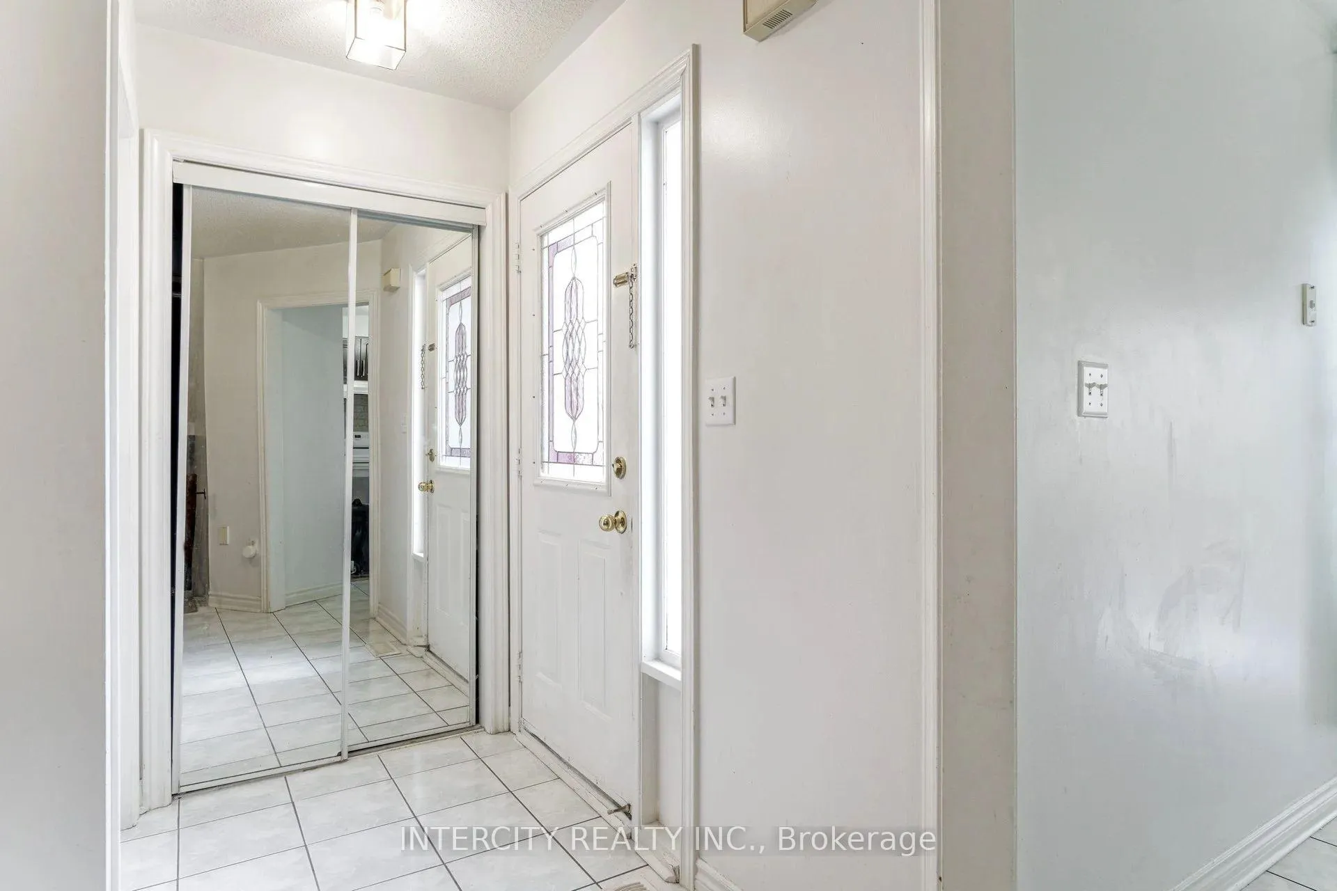 Photo 5 of 159 Pressed Brick Drive, Brampton, Brampton North — HOMEH
