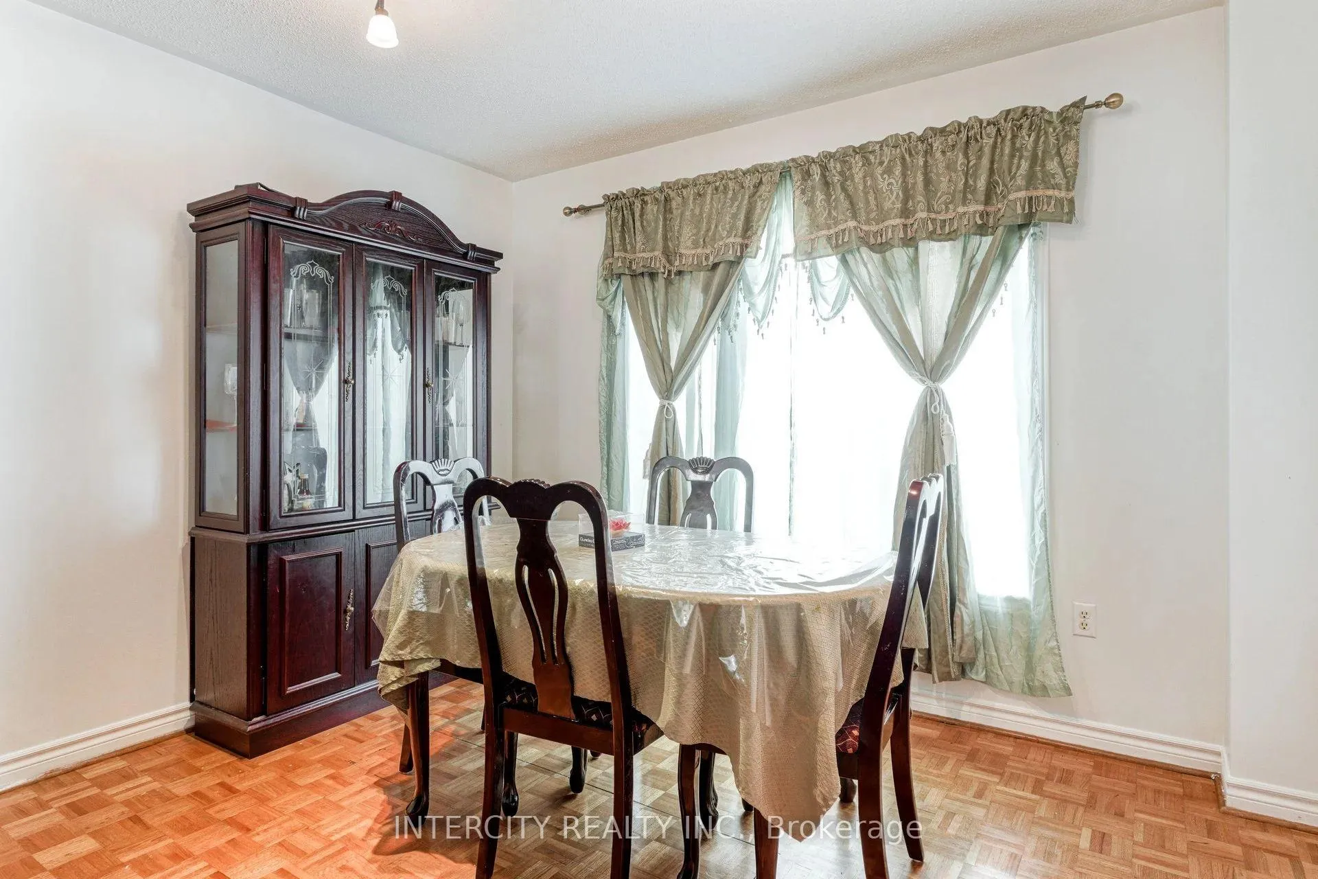 Photo 10 of 159 Pressed Brick Drive, Brampton, Brampton North — HOMEH
