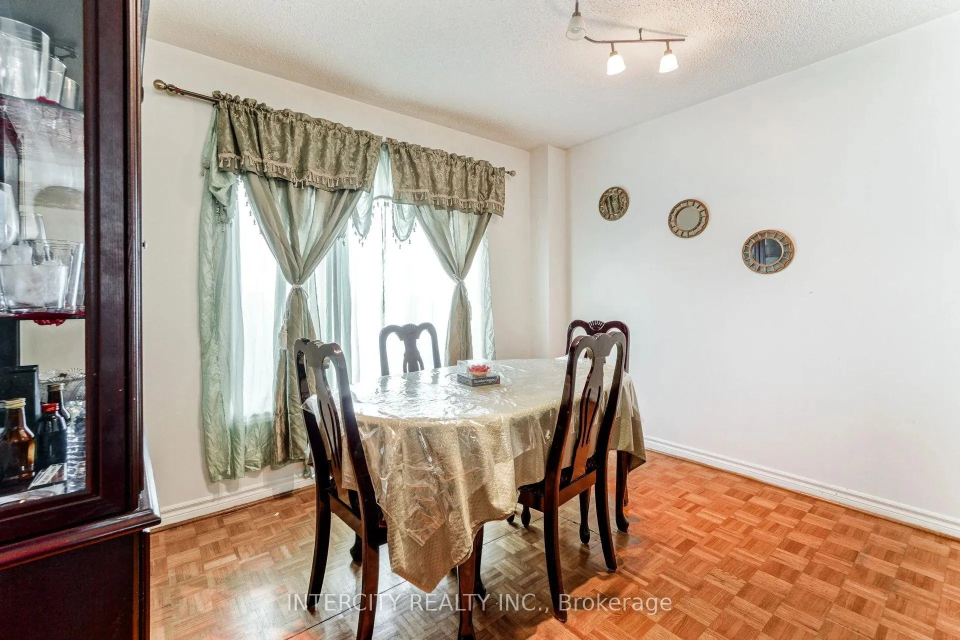 Photo 11 of 159 Pressed Brick Drive, Brampton, Brampton North — HOMEH
