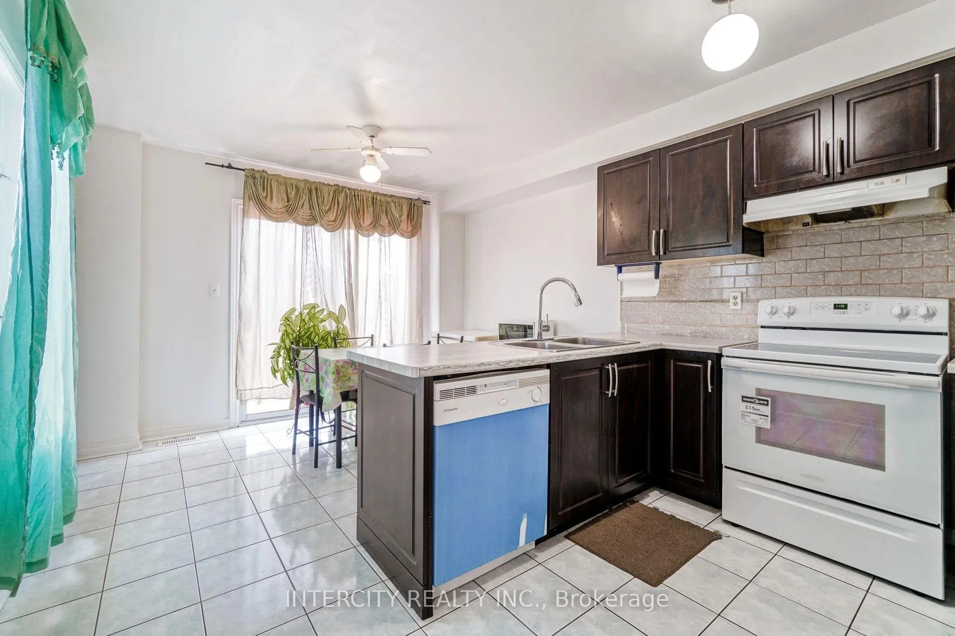 Photo 15 of 159 Pressed Brick Drive, Brampton, Brampton North — HOMEH