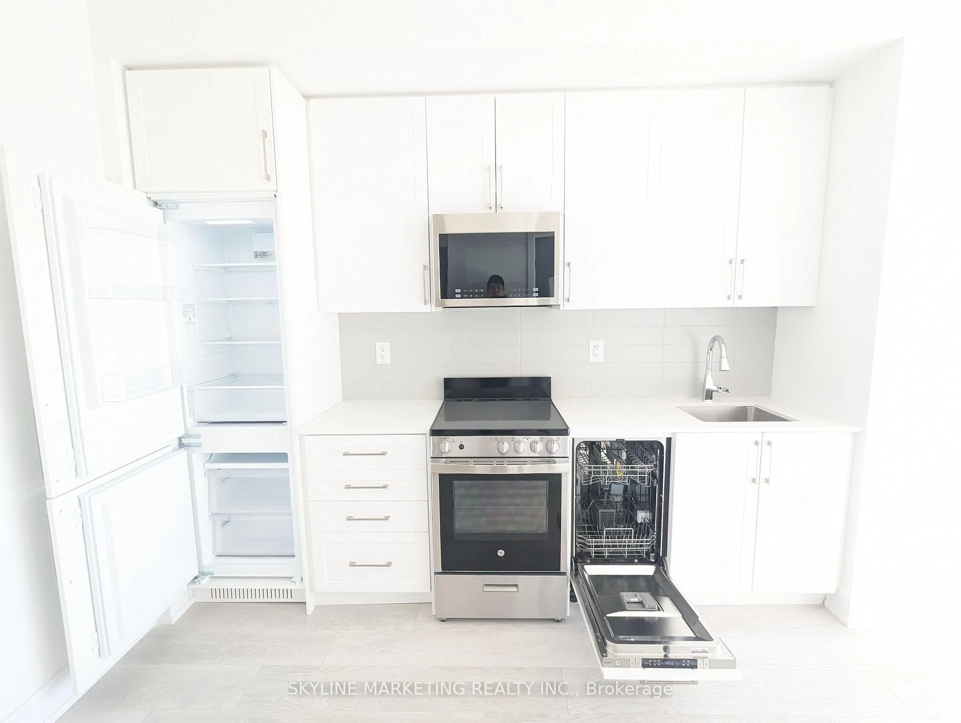 Photo 3 of Unit 730, 2450 Old Bronte Road, Oakville, Westmount — HOMEH