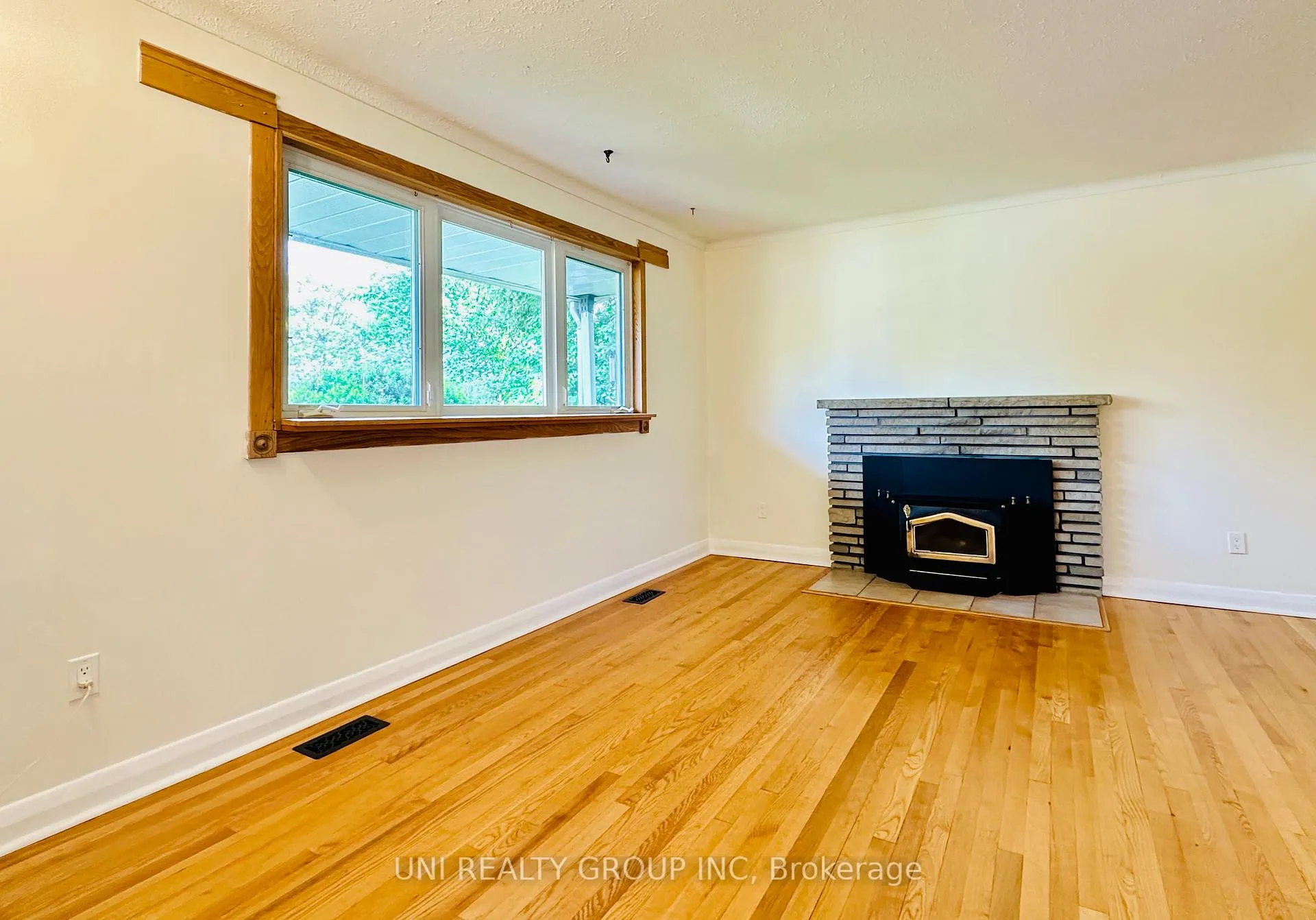 Photo 12 of 77 Meadowlands Drive, Ottawa, Meadowlands/St. Claire Gardens — HOMEH