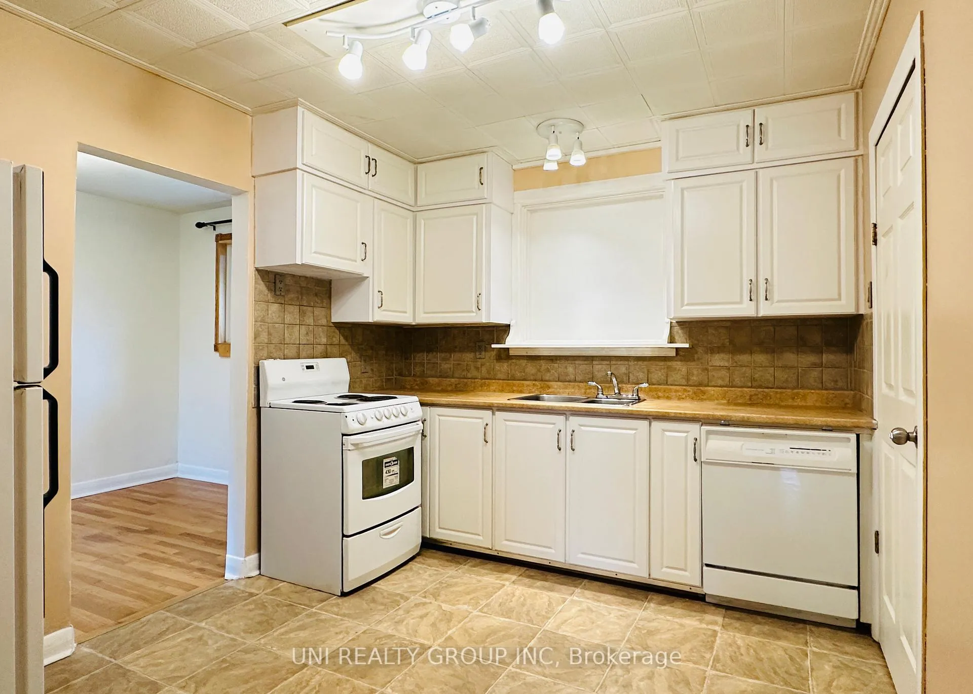 Photo 18 of 77 Meadowlands Drive, Ottawa, Meadowlands/St. Claire Gardens — HOMEH