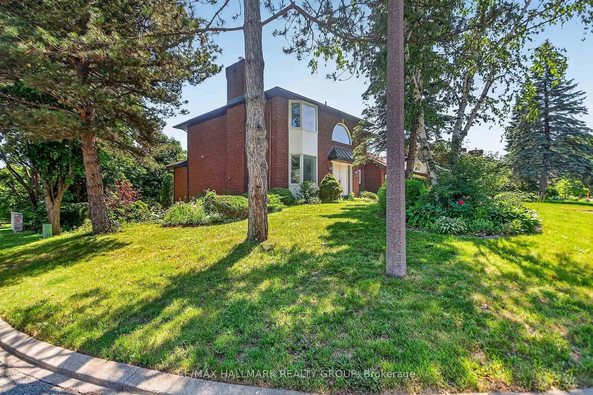 Photo 2 of 9 Halldorson Crescent, Ottawa, Kanata - Kanata Lakes/Heritage Hills — HOMEH