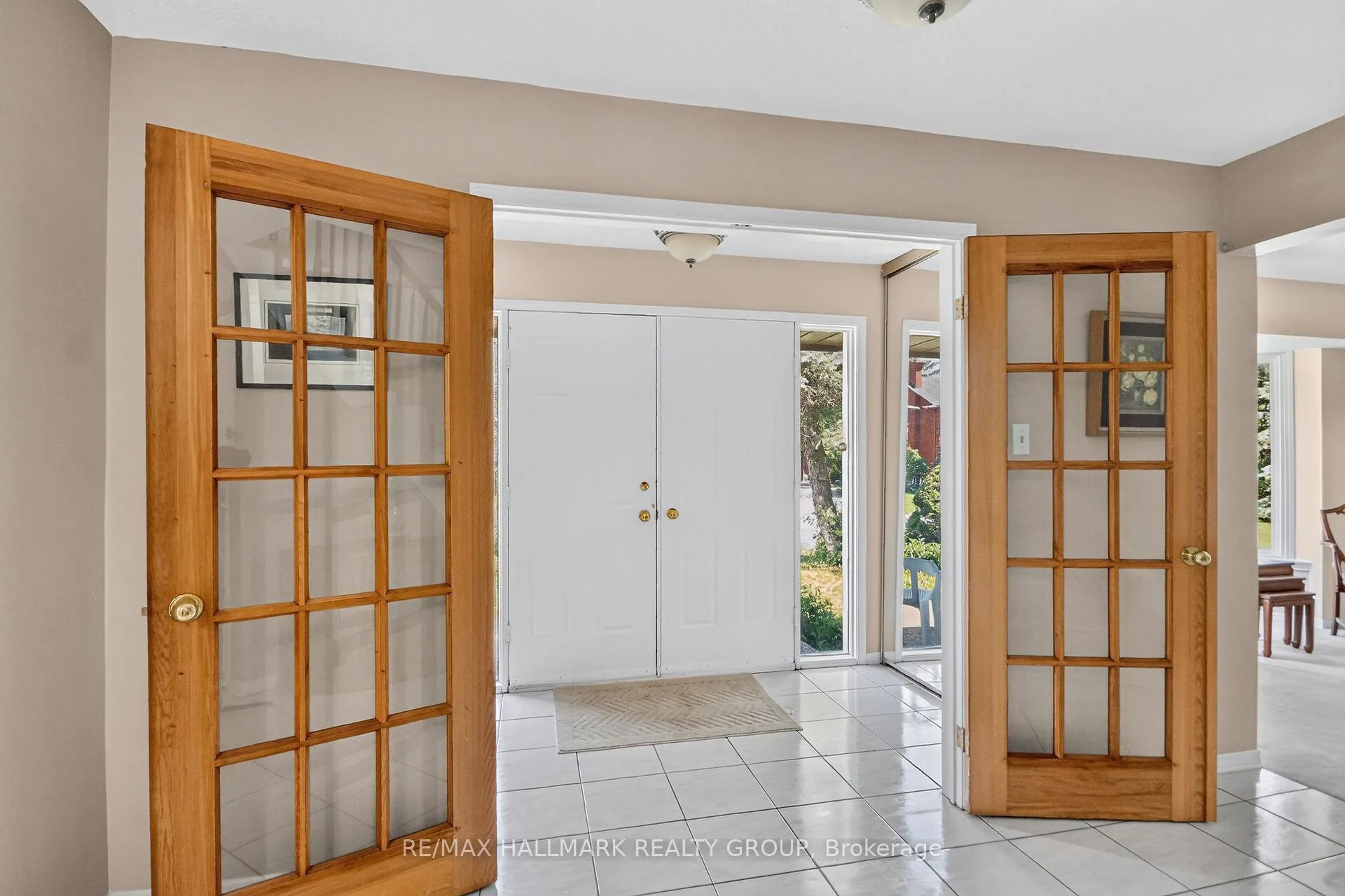 Photo 4 of 9 Halldorson Crescent, Ottawa, Kanata - Kanata Lakes/Heritage Hills — HOMEH