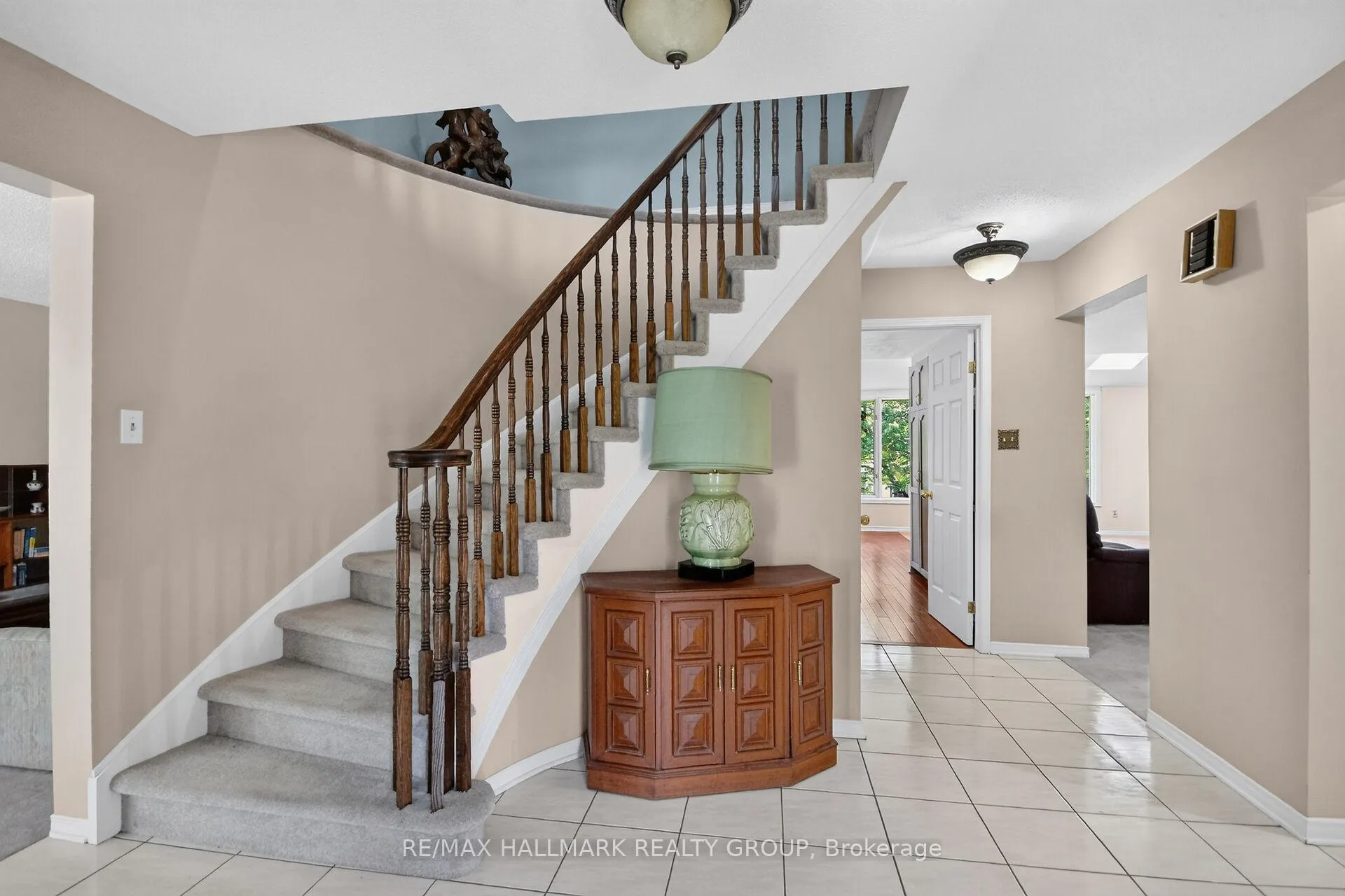 Photo 6 of 9 Halldorson Crescent, Ottawa, Kanata - Kanata Lakes/Heritage Hills — HOMEH