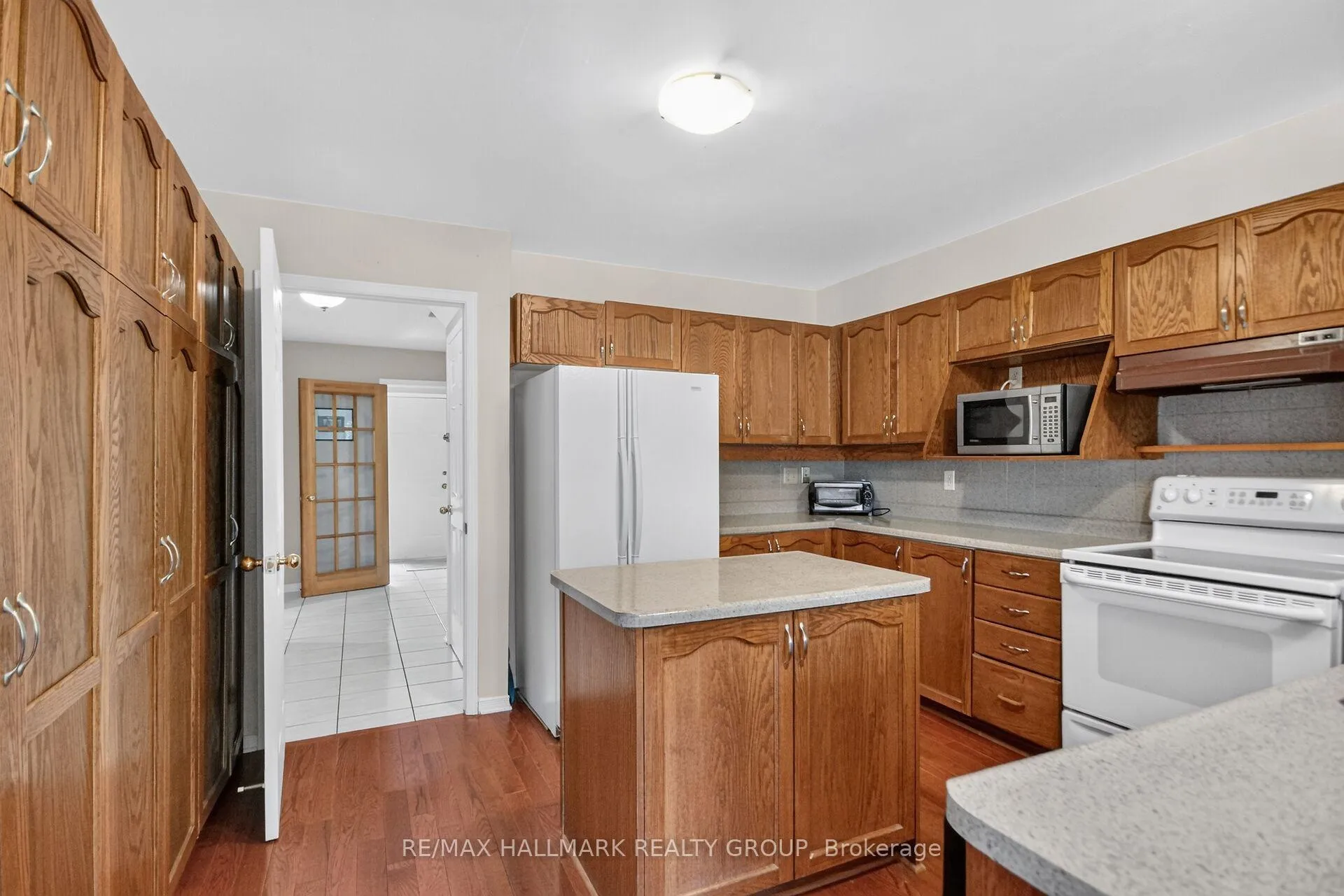 Photo 13 of 9 Halldorson Crescent, Ottawa, Kanata - Kanata Lakes/Heritage Hills — HOMEH