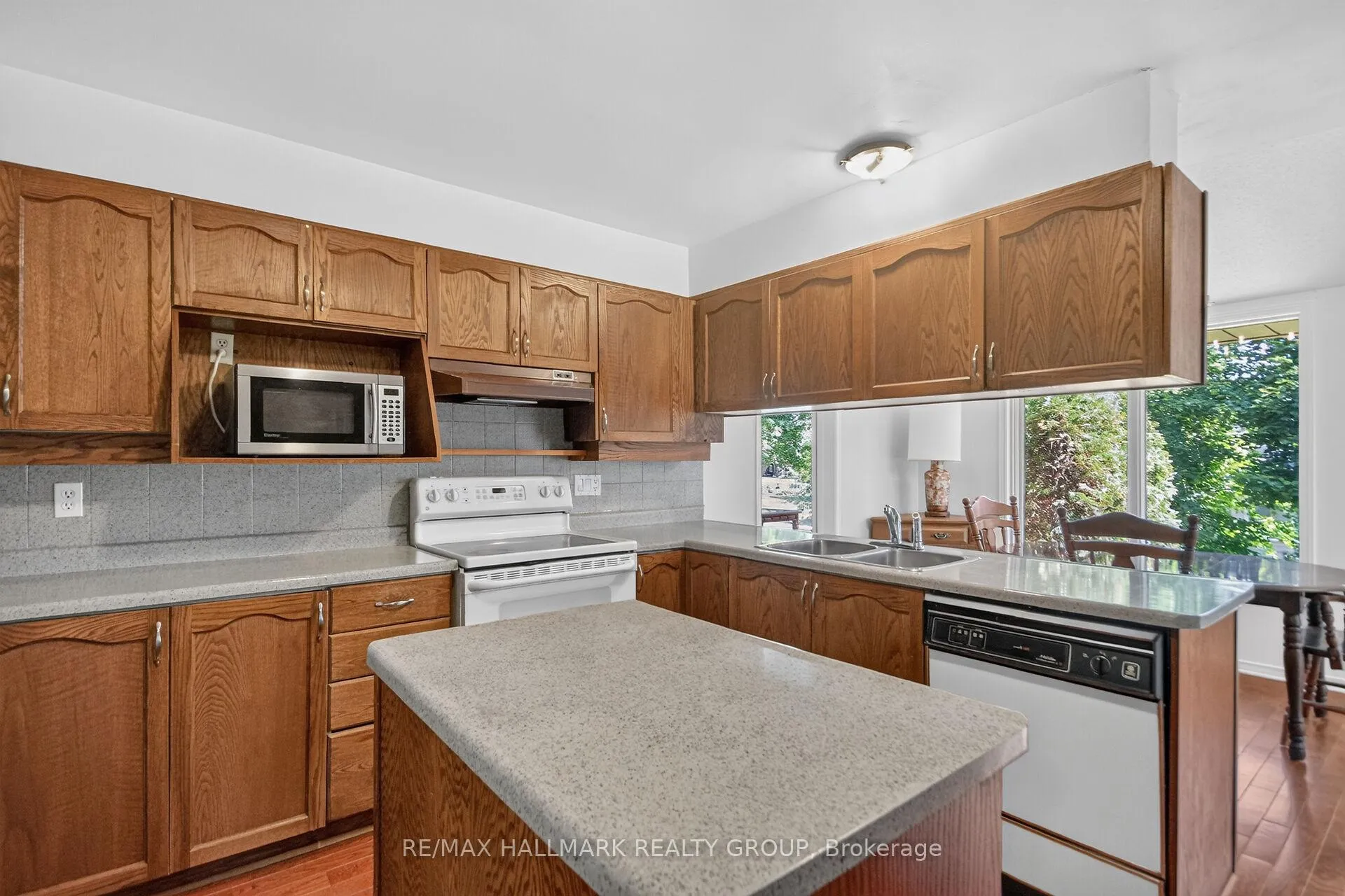 Photo 16 of 9 Halldorson Crescent, Ottawa, Kanata - Kanata Lakes/Heritage Hills — HOMEH
