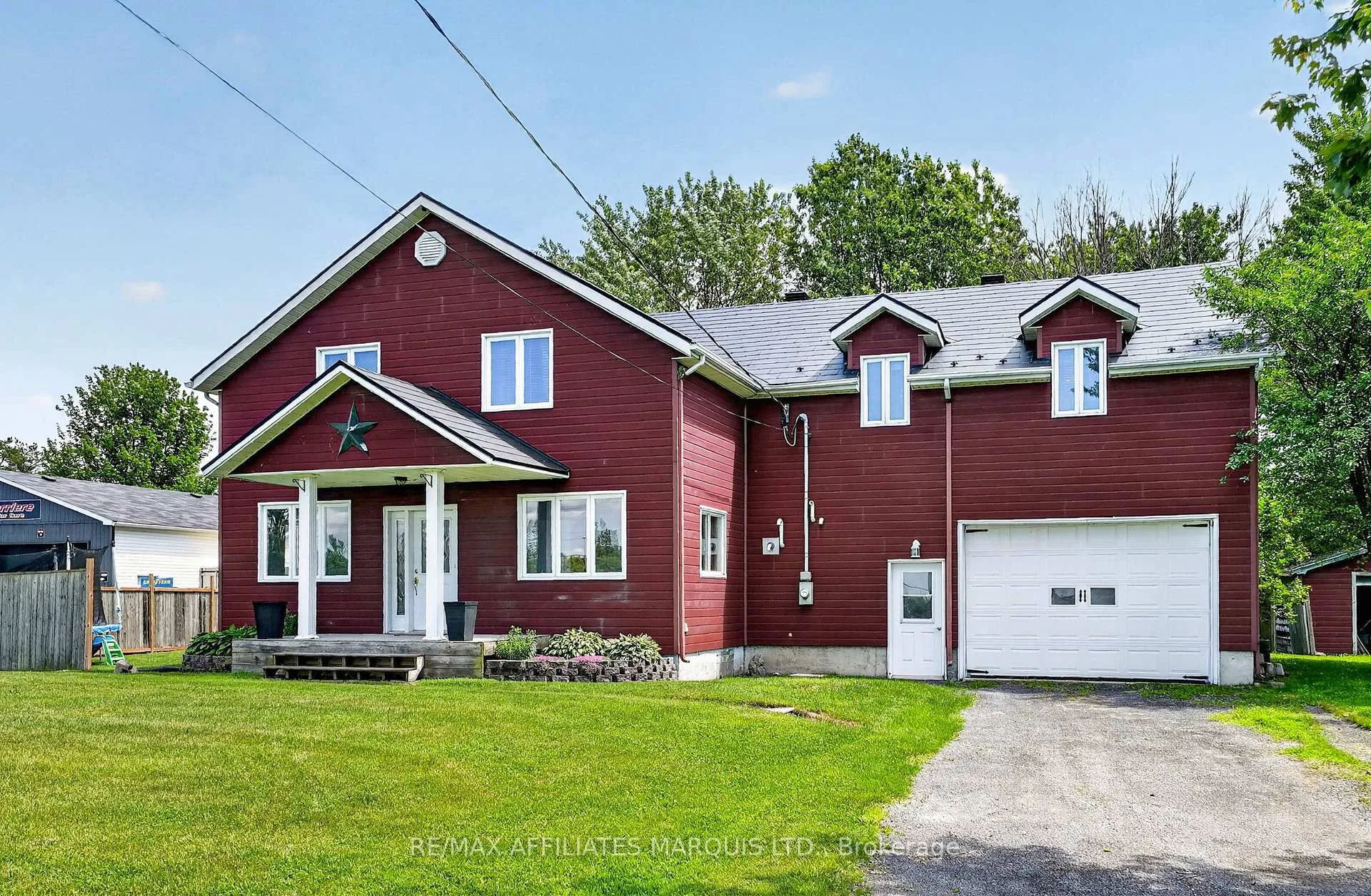Photo 2 of 22006 Old Highway 2, South Glengarry, South Glengarry (Lancaster) Twp — HOMEH