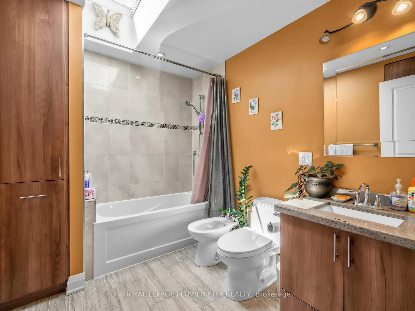 Photo 25 of 52 Gillespie Avenue, Toronto, Weston-Pellam Park — HOMEH