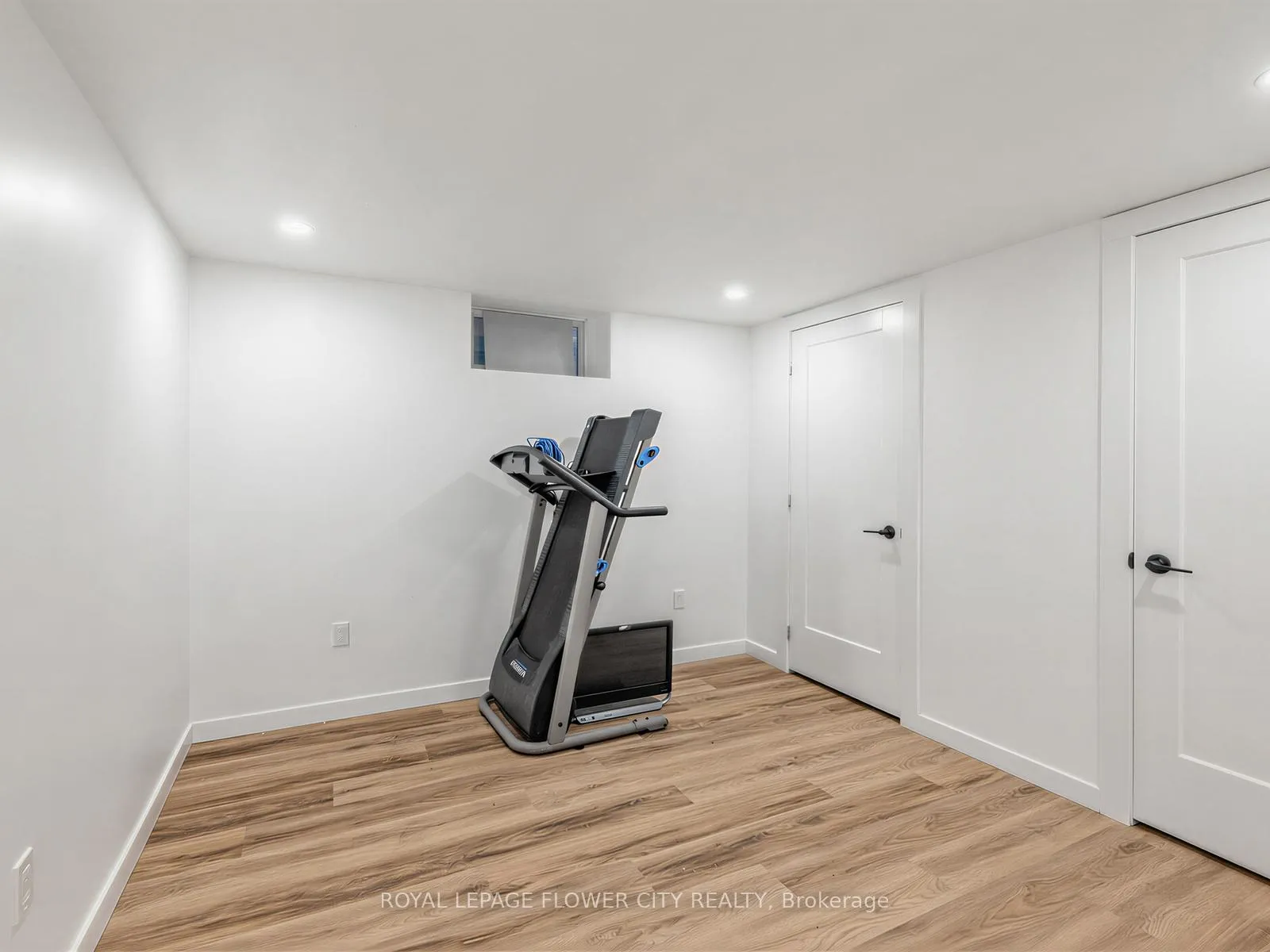Photo 27 of 52 Gillespie Avenue, Toronto, Weston-Pellam Park — HOMEH