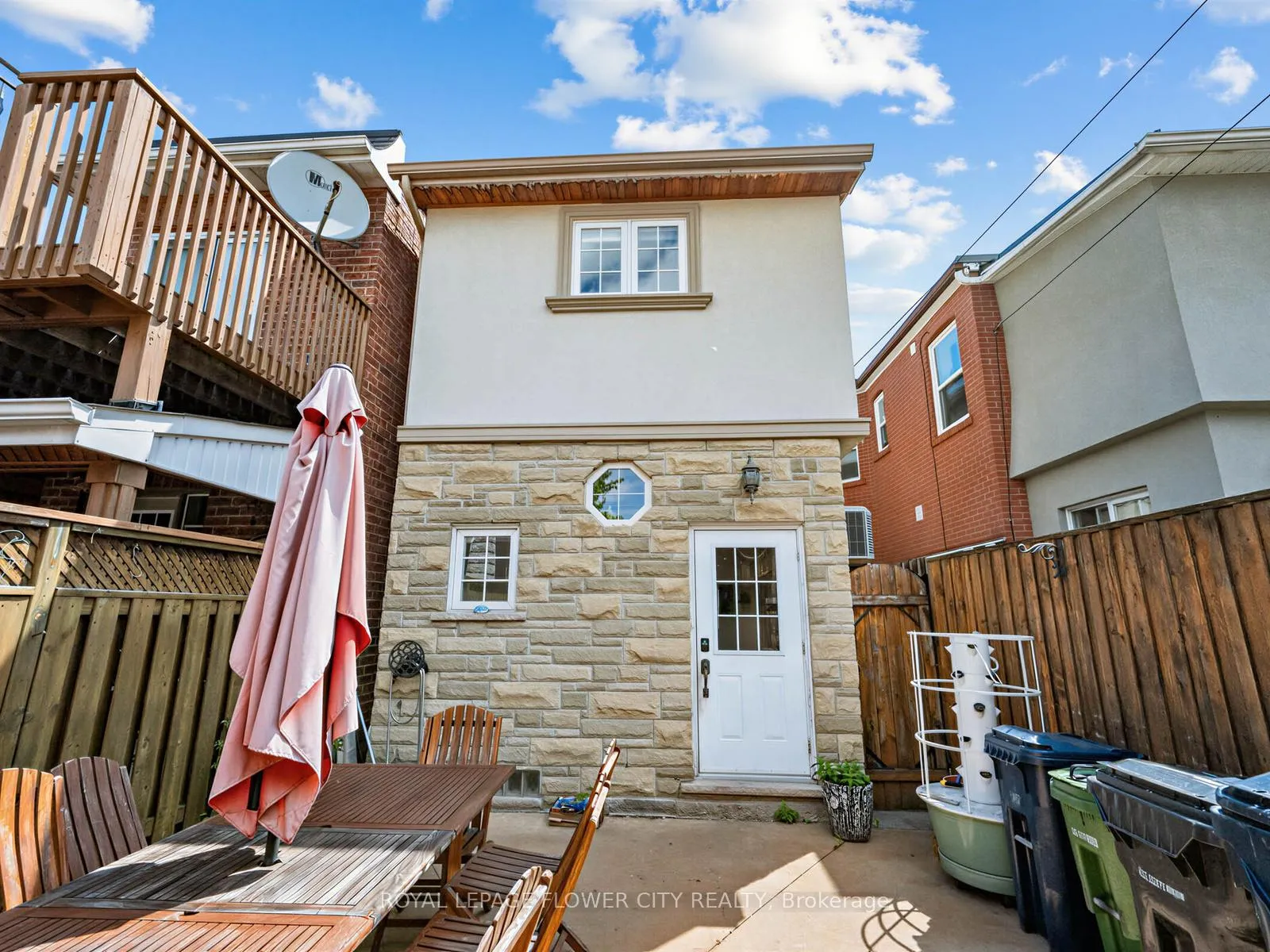 Photo 31 of 52 Gillespie Avenue, Toronto, Weston-Pellam Park — HOMEH