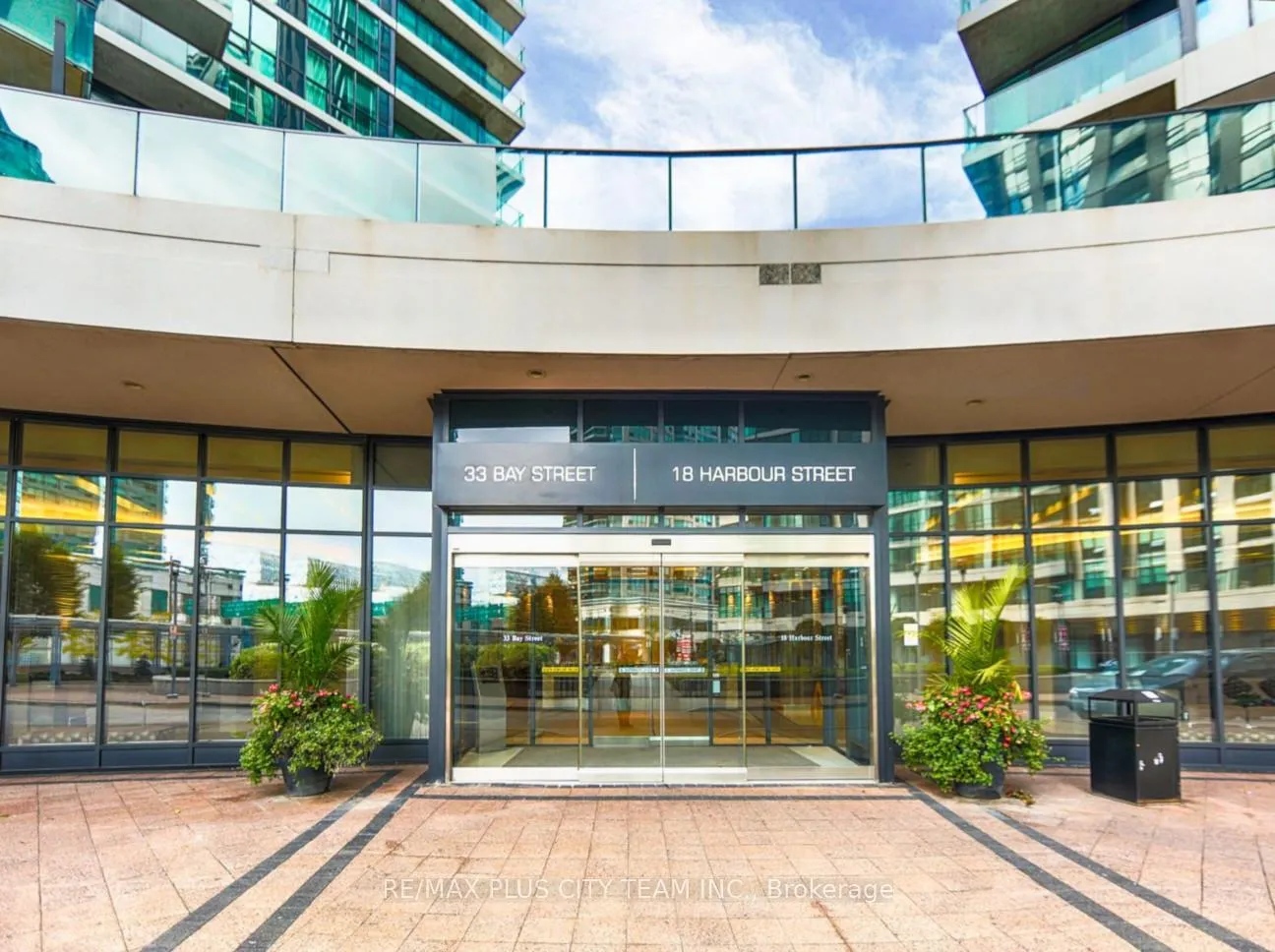 Photo 2 of Unit 2109, 33 Bay Street, Toronto, Waterfront Communities — HOMEH