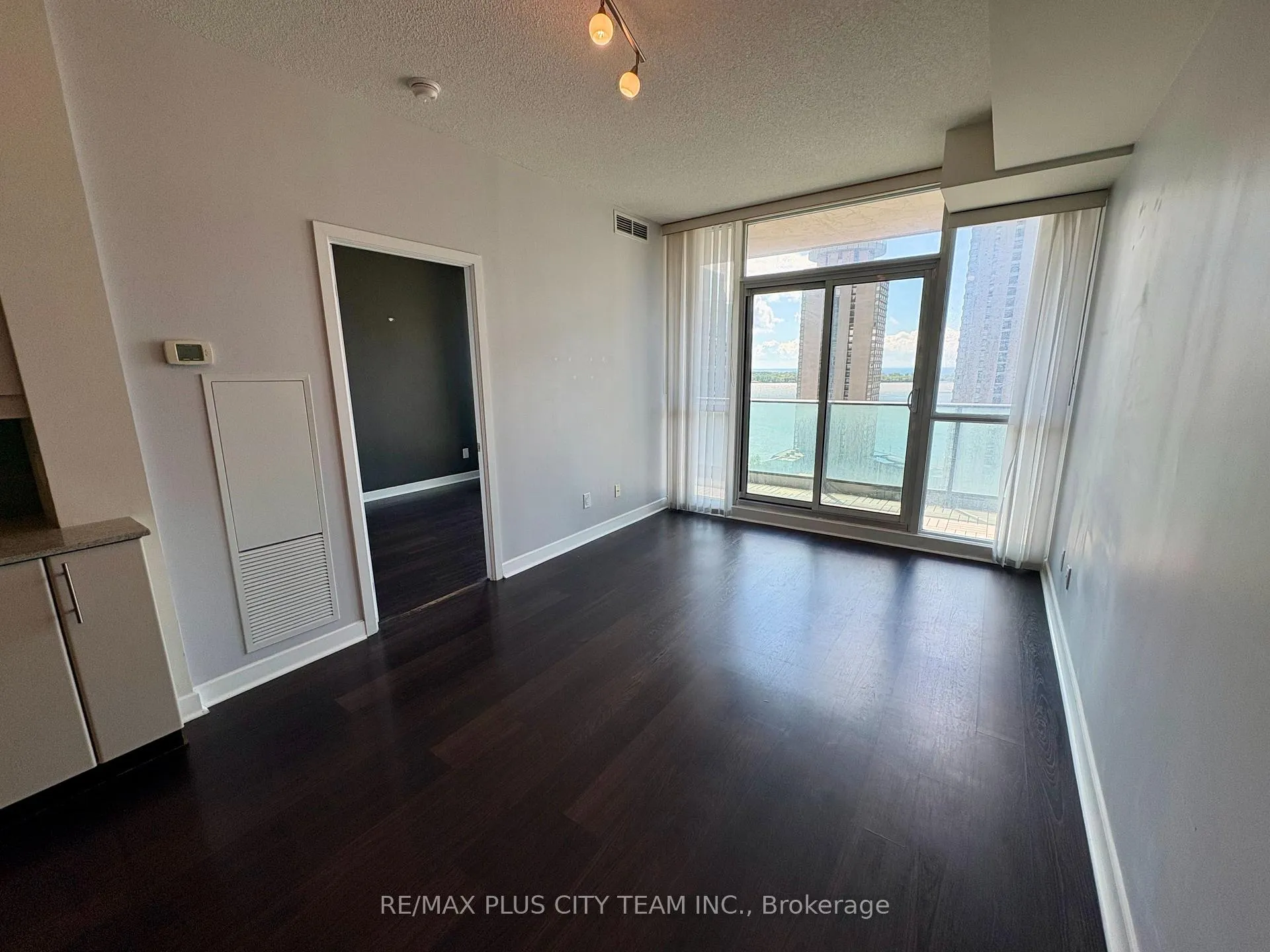 Photo 3 of Unit 2109, 33 Bay Street, Toronto, Waterfront Communities — HOMEH