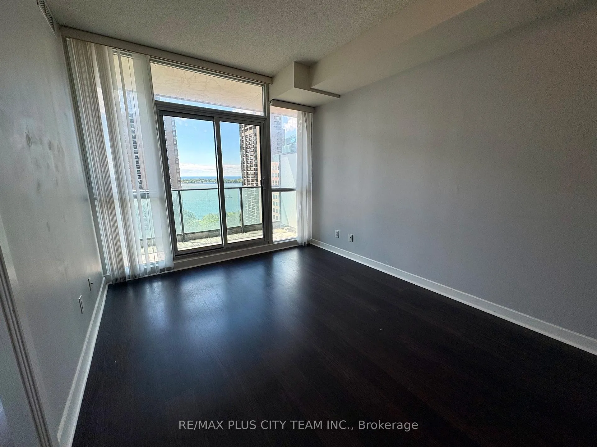 Photo 4 of Unit 2109, 33 Bay Street, Toronto, Waterfront Communities — HOMEH