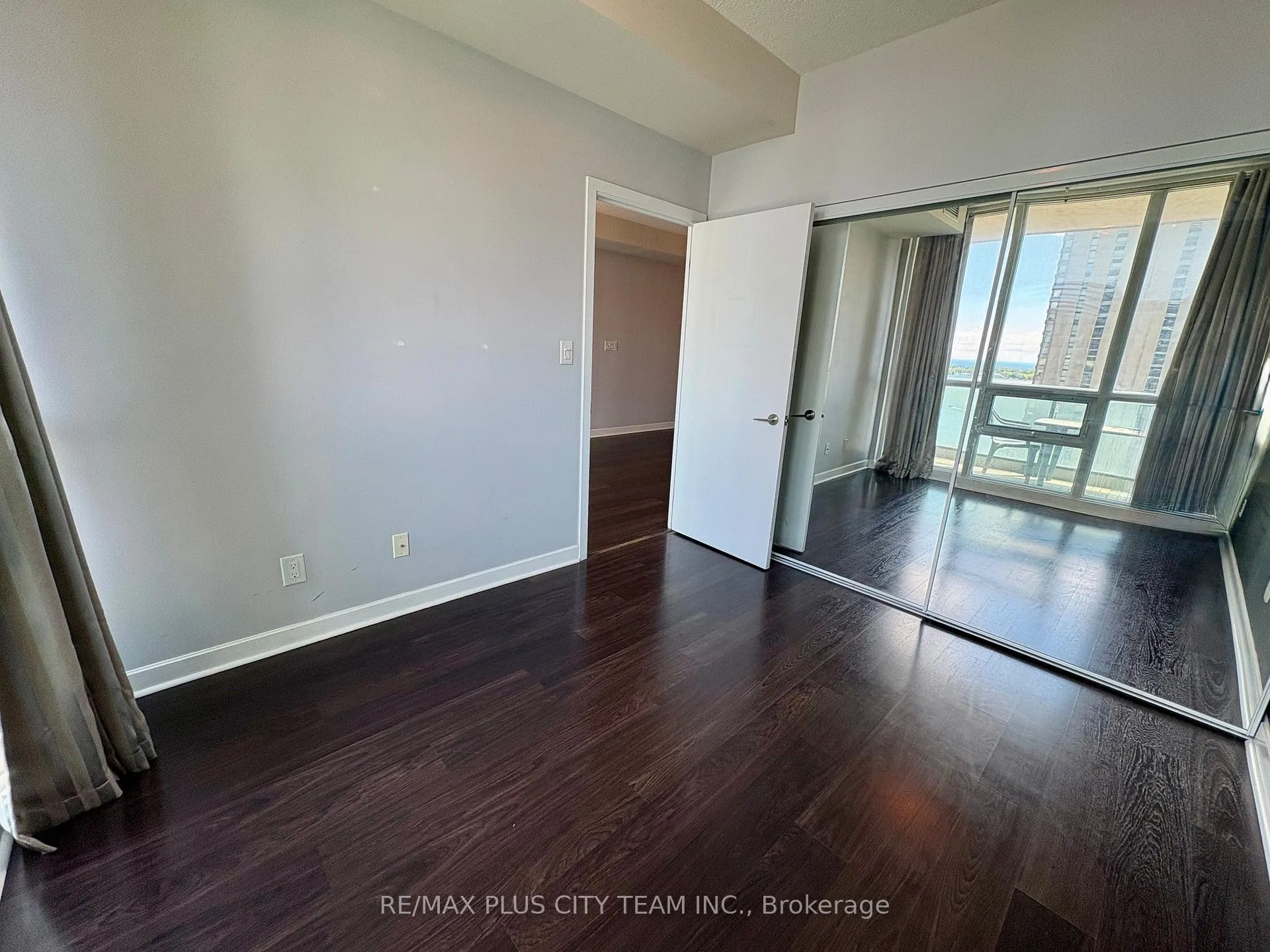 Photo 8 of Unit 2109, 33 Bay Street, Toronto, Waterfront Communities — HOMEH